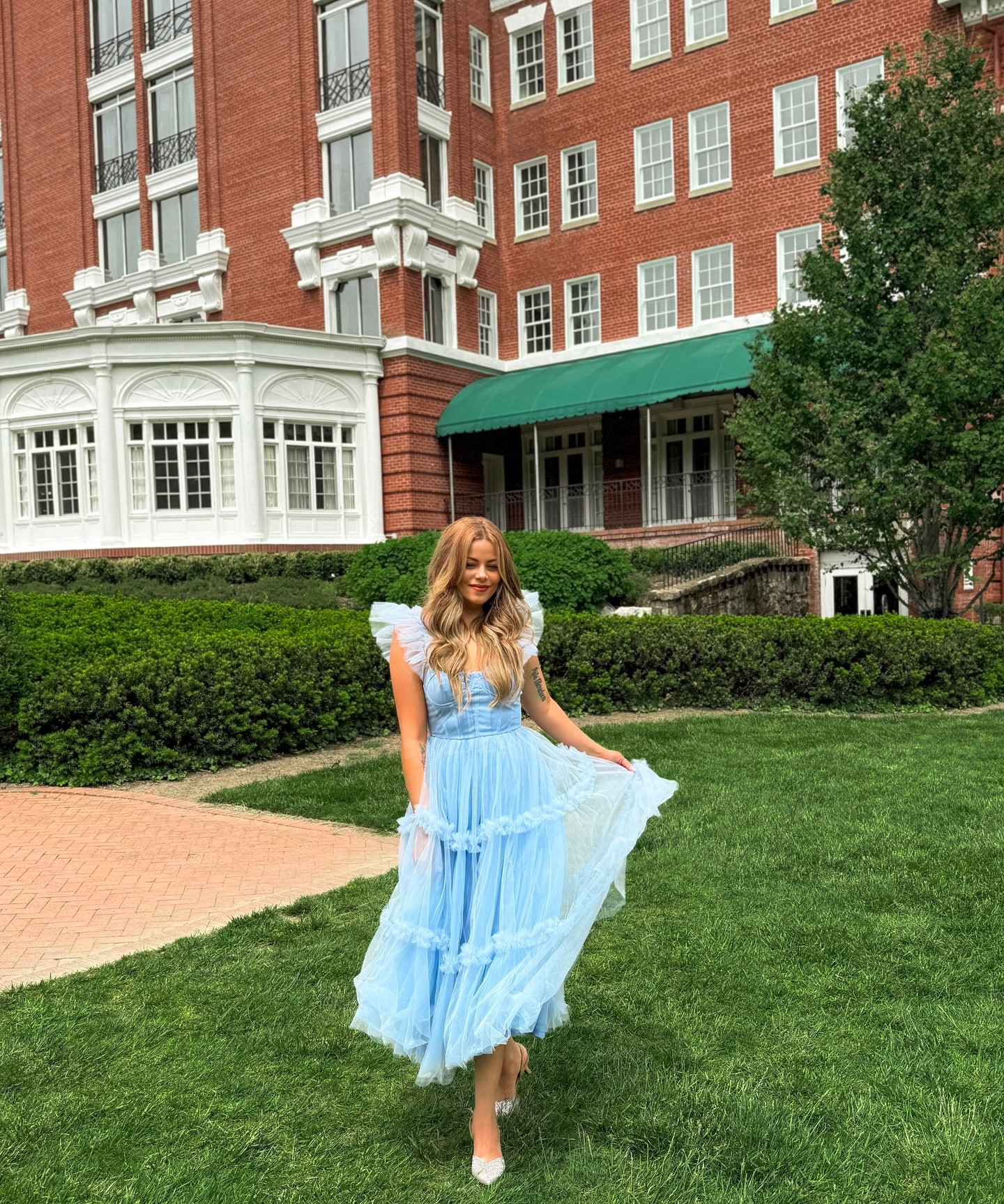 Weekend recap, but make it fashion ✨
A little peek at what I wore at the Omni this past weekend. My kind of vacay vibes.

Swipe for outfit inspo 🌴

Blue dress (1st slide): 🆔 49341862
Heels and Handbag (2nd slide):🆔 63423962 🆔 21143746
Black and White dress (3rd slide): 🆔 42202164

@shein_us @sheinofficial Use VTterrim to get discounts!

#SHEINtrends #VacayTrends #ad #SHEINforAll

#LTKTravel #LTKFindsUnder100 #LTKWedding