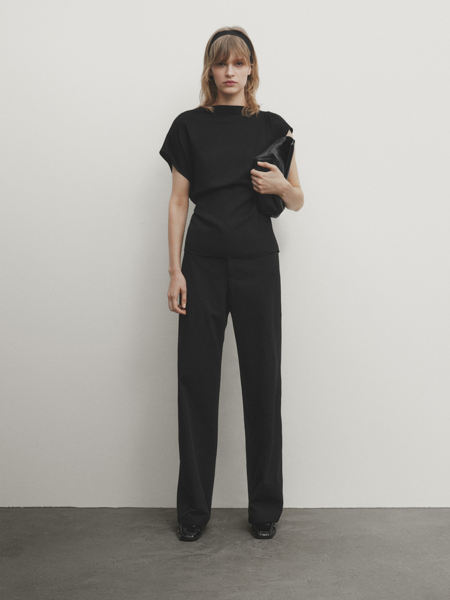 Black short sleeve top with fitted waist | Massimo Dutti US
