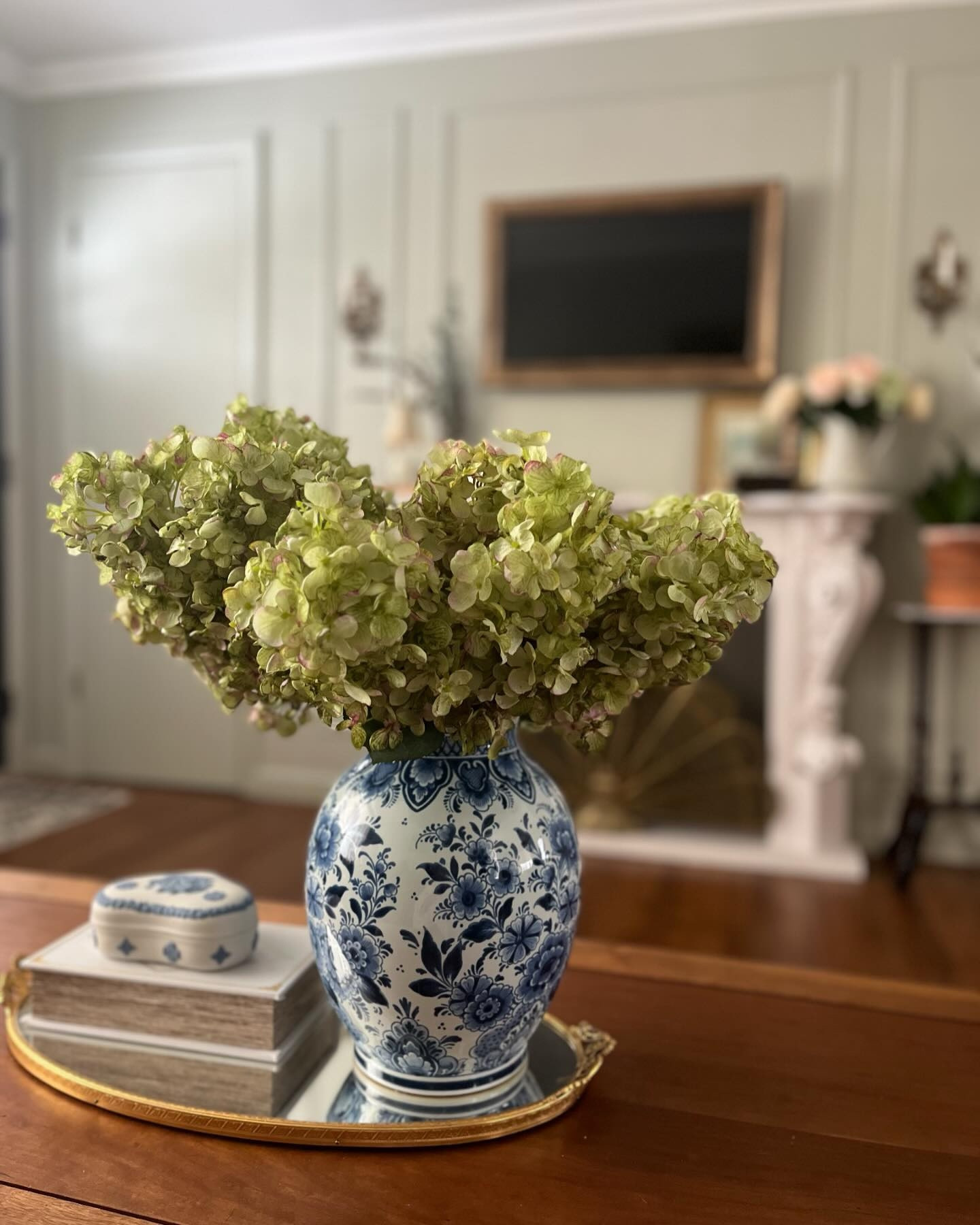 Sunday stills 🤍🌸

Swipe to the last slide to see the current state of my bedroom 😅

#sundaystills #sundays #homedecor #homesweethome #homedesign #homedecoration #homeinterior