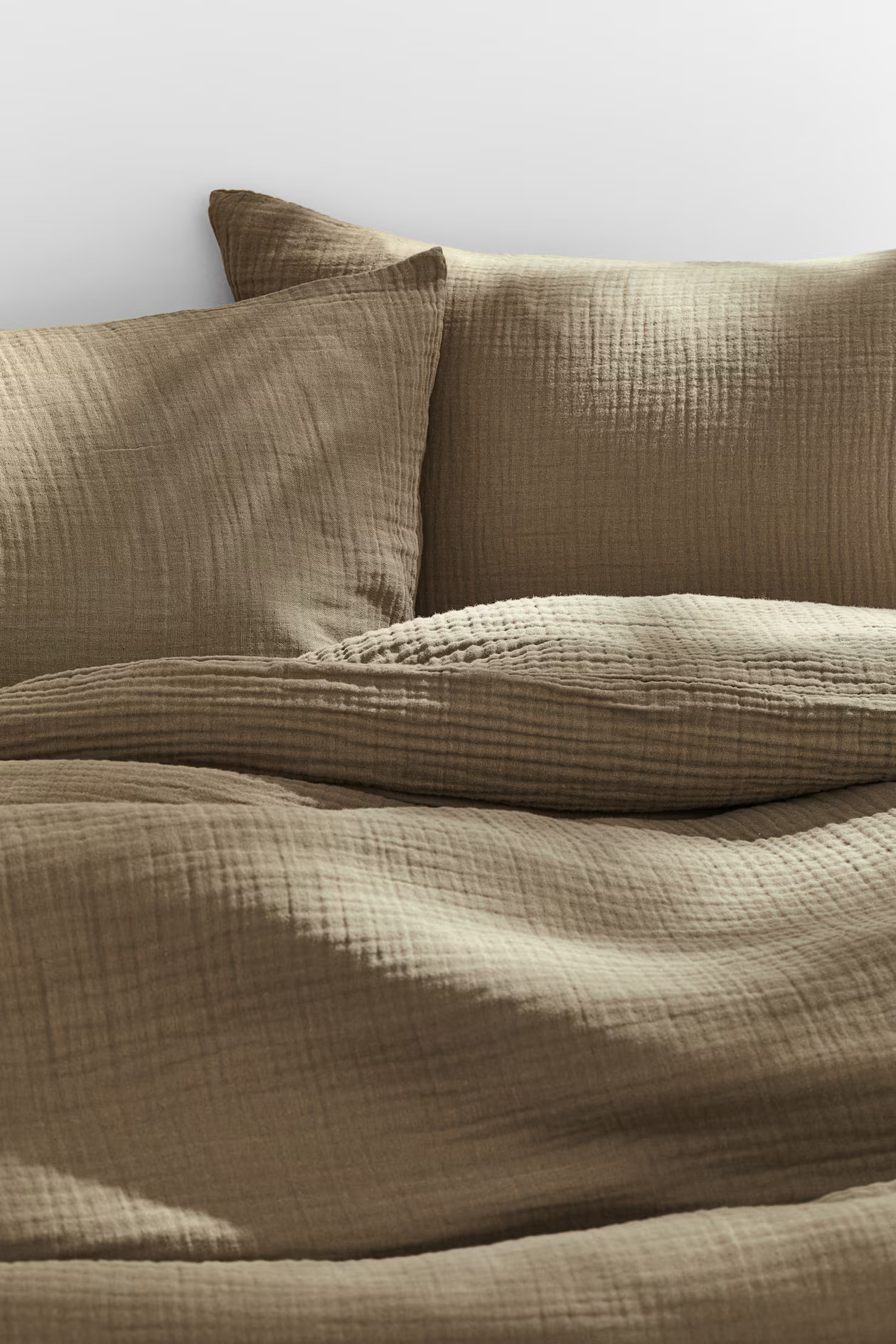 Light khaki green Muslin King/Queen Duvet Cover Set | H&M CA | H&M (US + CA)