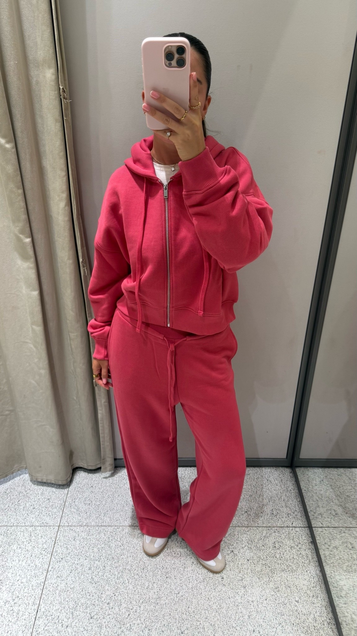 Pink tracksuit - autumn - cosy chic -

#LTKautumn #LTKFashionMonth #LTKstyletip