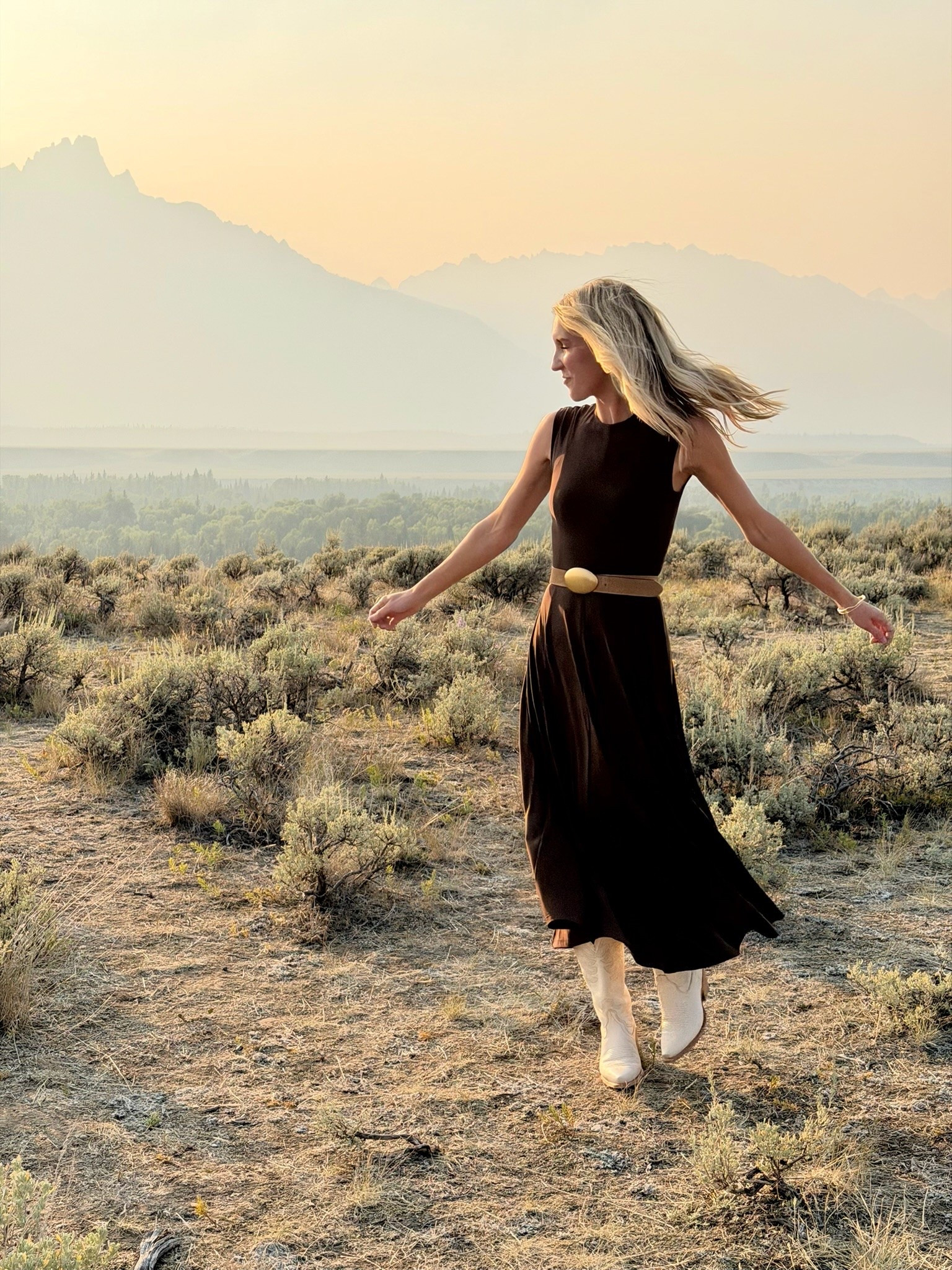 Golden hour photos in the Tetons 🤎⛰️