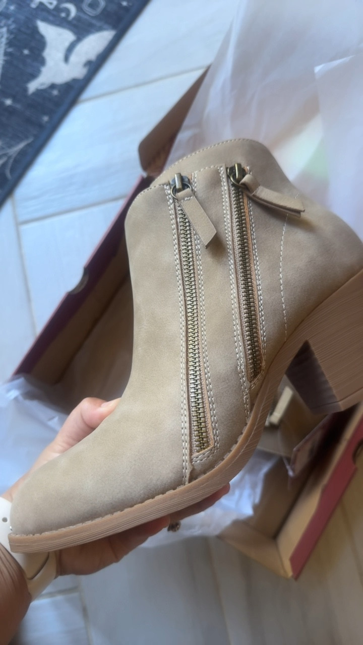 Taking these to NYC with me! They’re THAT comfy… yes! Thanks to @monroeandmain for gifting me these 

#LTKGiftGuide #LTKTravel #LTKShoeCrush