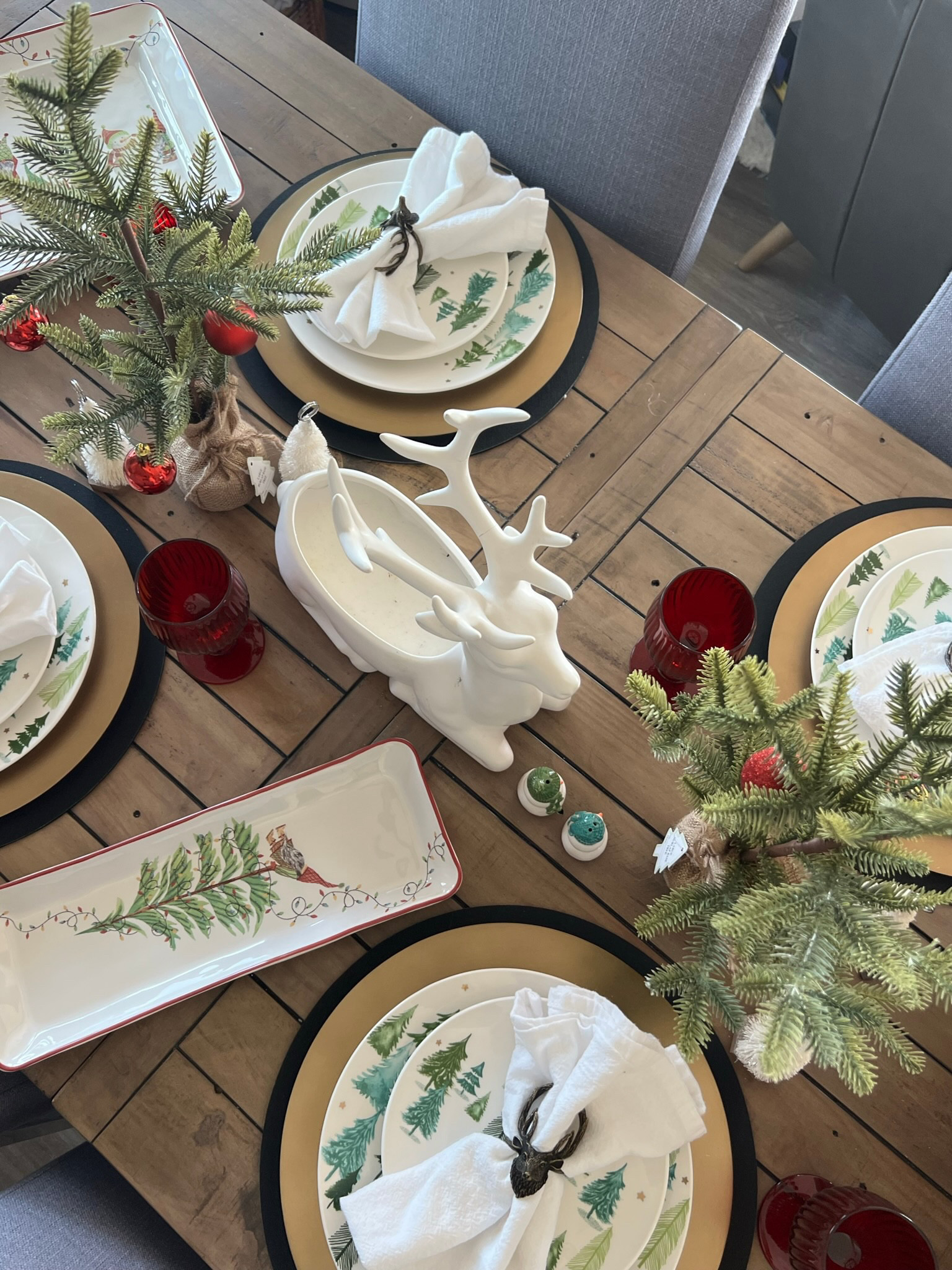 Christmas plates and holiday tablescape ideas I'm loving!  

 #LTKHoliday #LTKHome