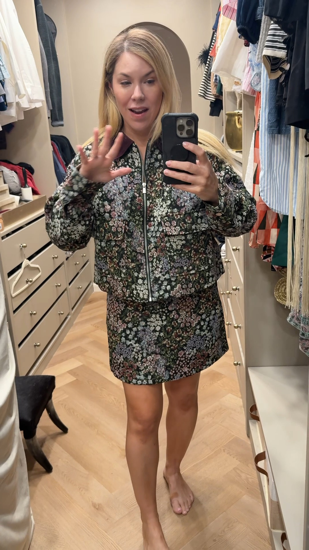 These fall pieces are so GOOOOD 
I’m wear xs + 25 in everything