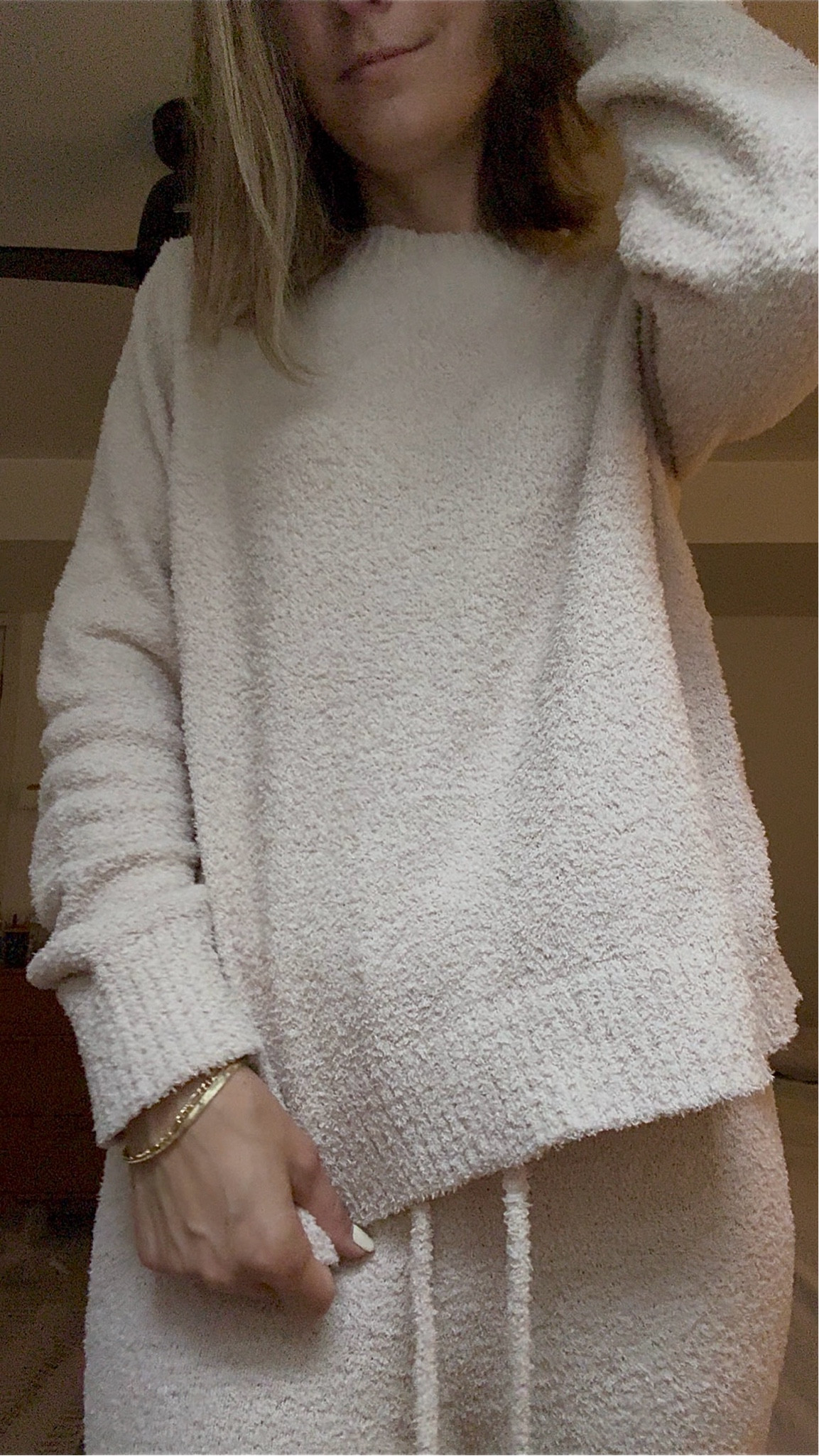 The SOFTEST stretchy cashmere look for less! Long sleeved cozy fall two piece loungewear outfit

color: buttercreamm

#LTKStyleTip #LTKSeasonal #LTKBeauty