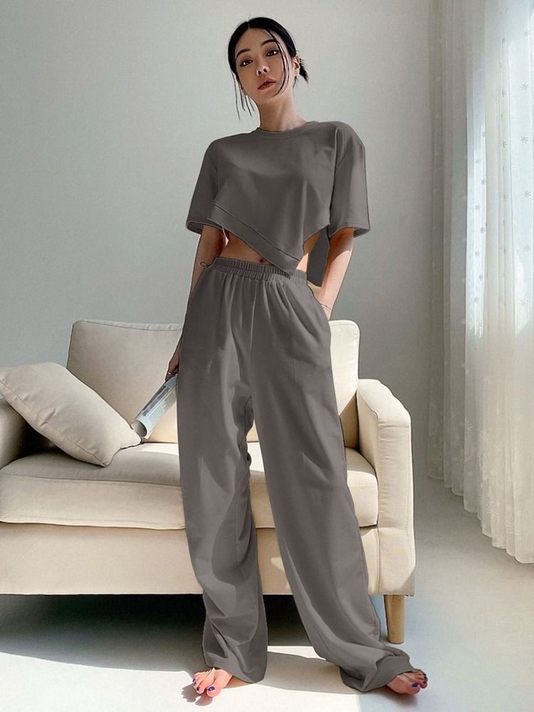 DAZY Solid Asymmetrical Hem Crop Tee & Slant Pocket Sweatpants | SHEIN