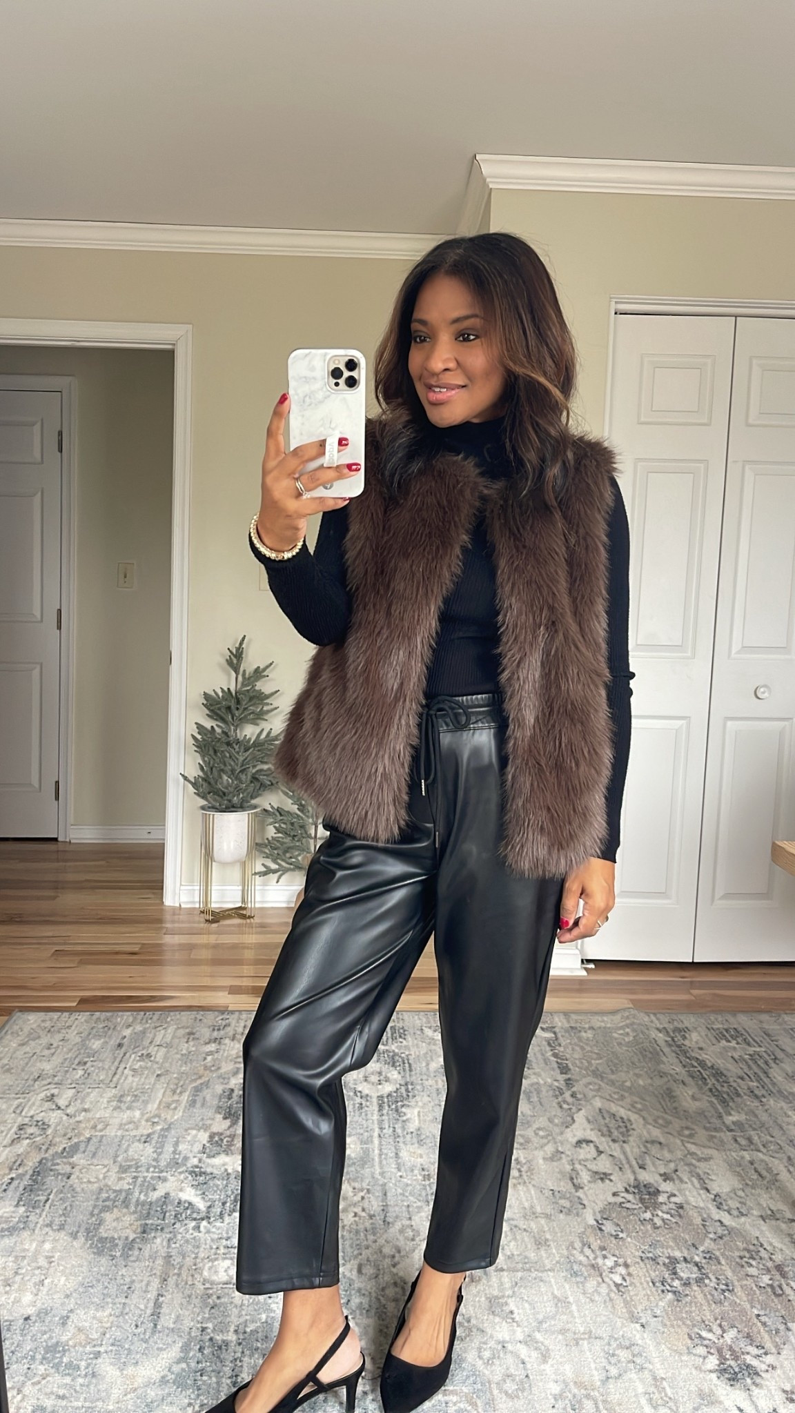 Wearing a small 

#LTKHoliday #LTKSeasonal #LTKFindsUnder50