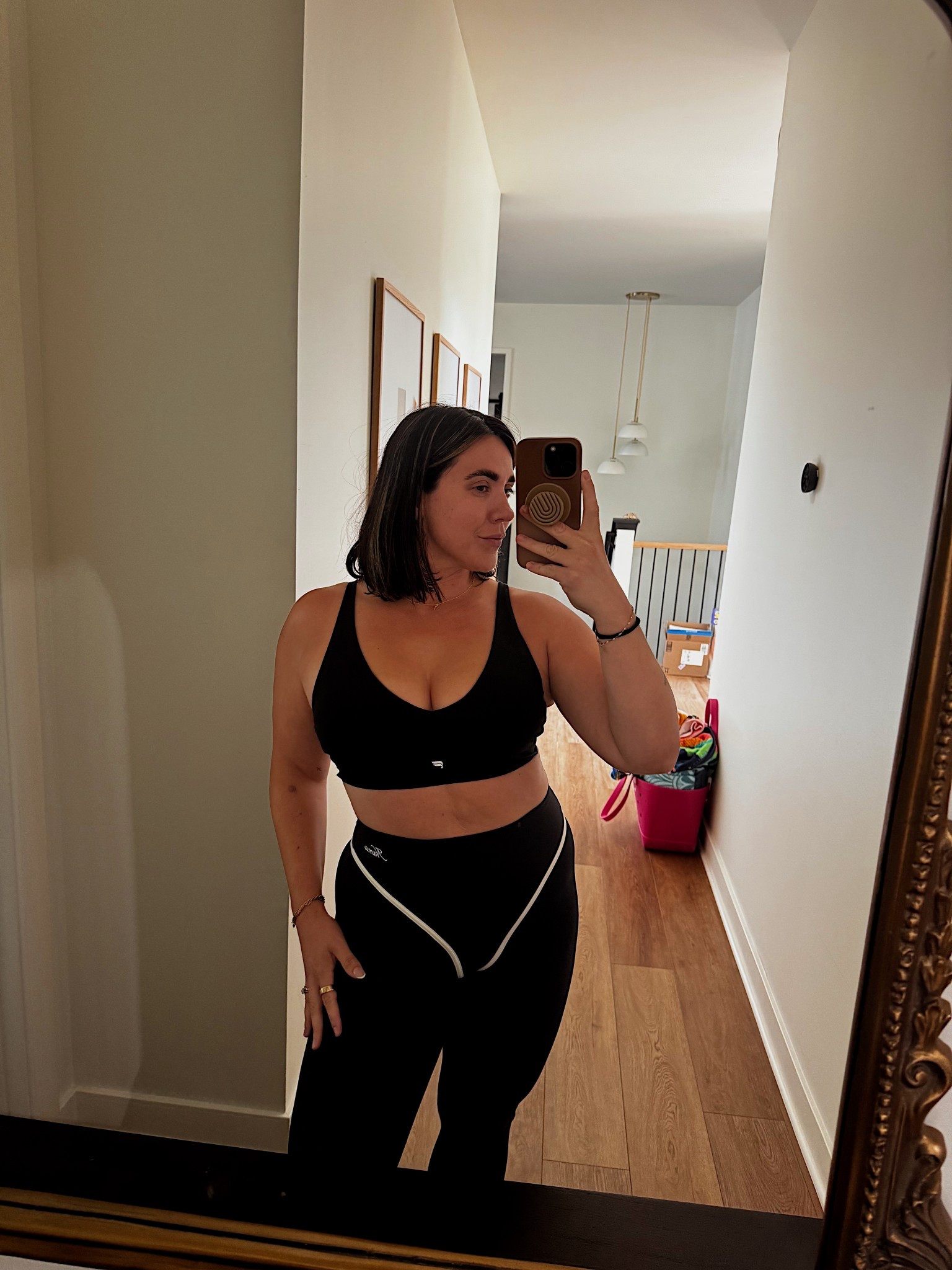 Black active outfit! Hot mom walk outfit. 