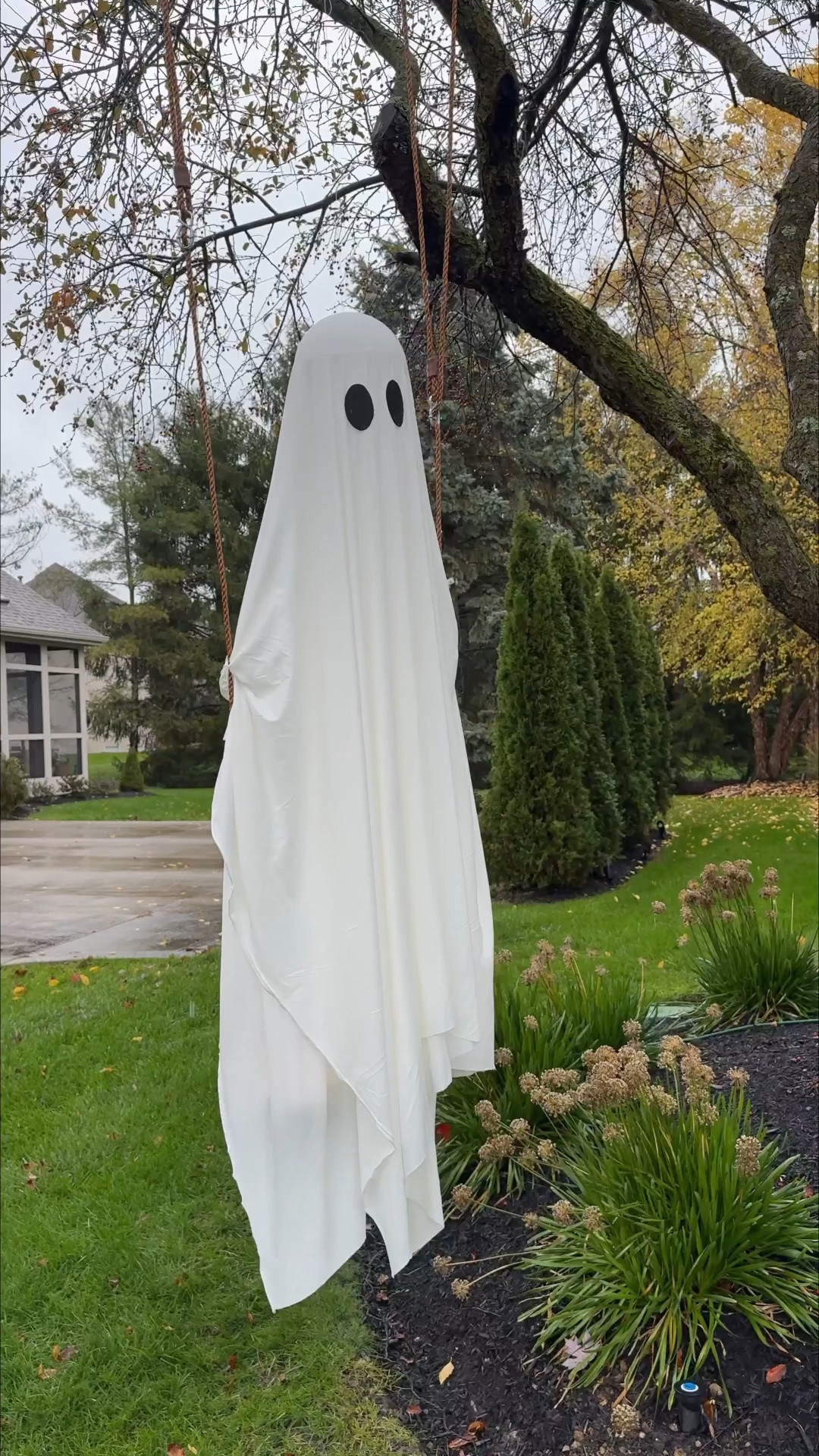 #AD My husband and I love decorating the outside of our home for halloween, and we’re in full planning mode right now! I love shopping on @Wayfair for halloween decor because they have so many cool finds! I’m sharing a few pieces I’ve purchased over the years along with some new pieces I have my eye on! #wayfairpartner #wayfair