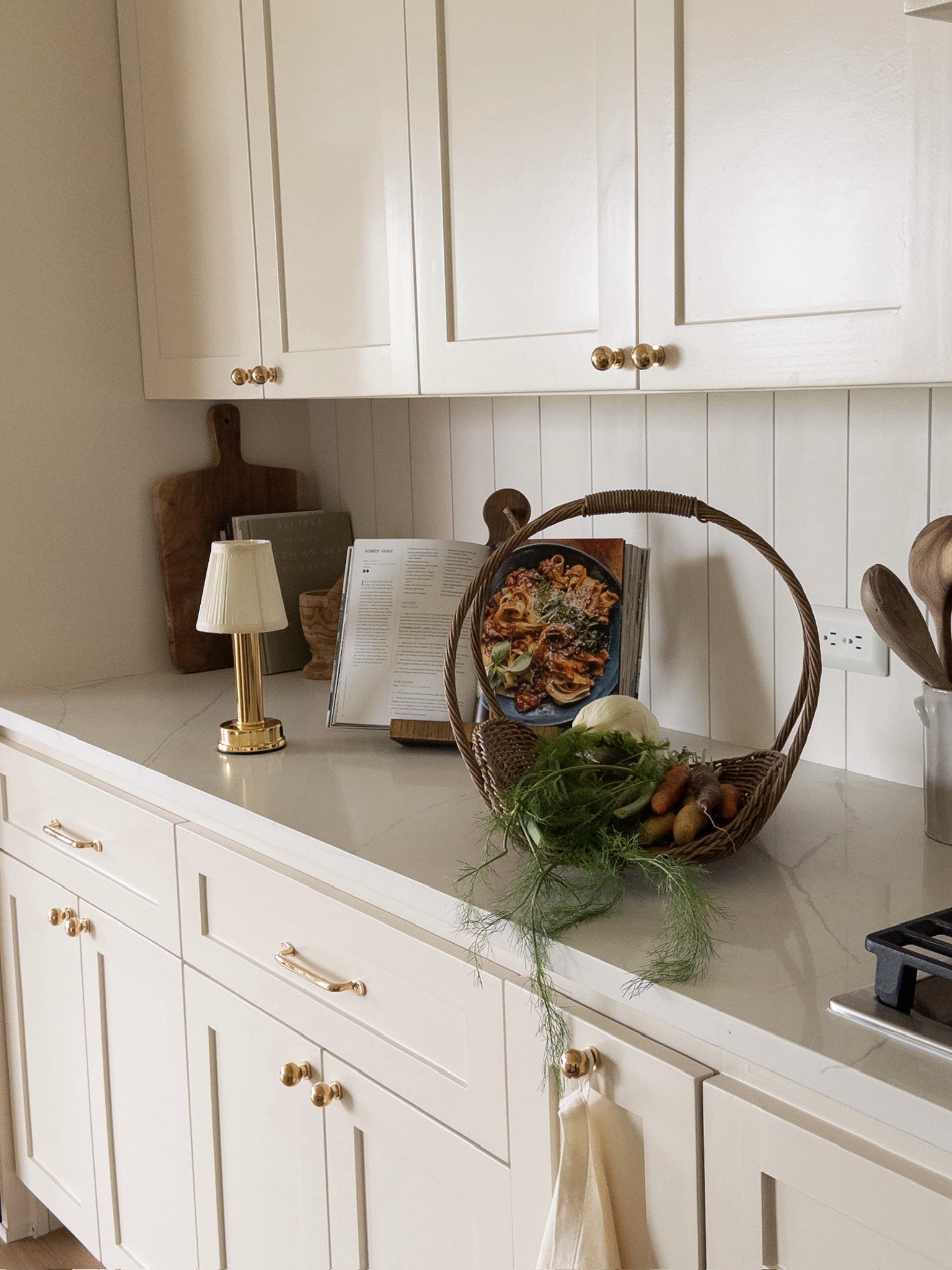 Loving our new kitchen

kitchen inspo, summer kitchen styling, neutral kitchen, kitchen styling, cottage core kitchenn

#LTKSummerEdit #LTKHome #LTKStyleTip