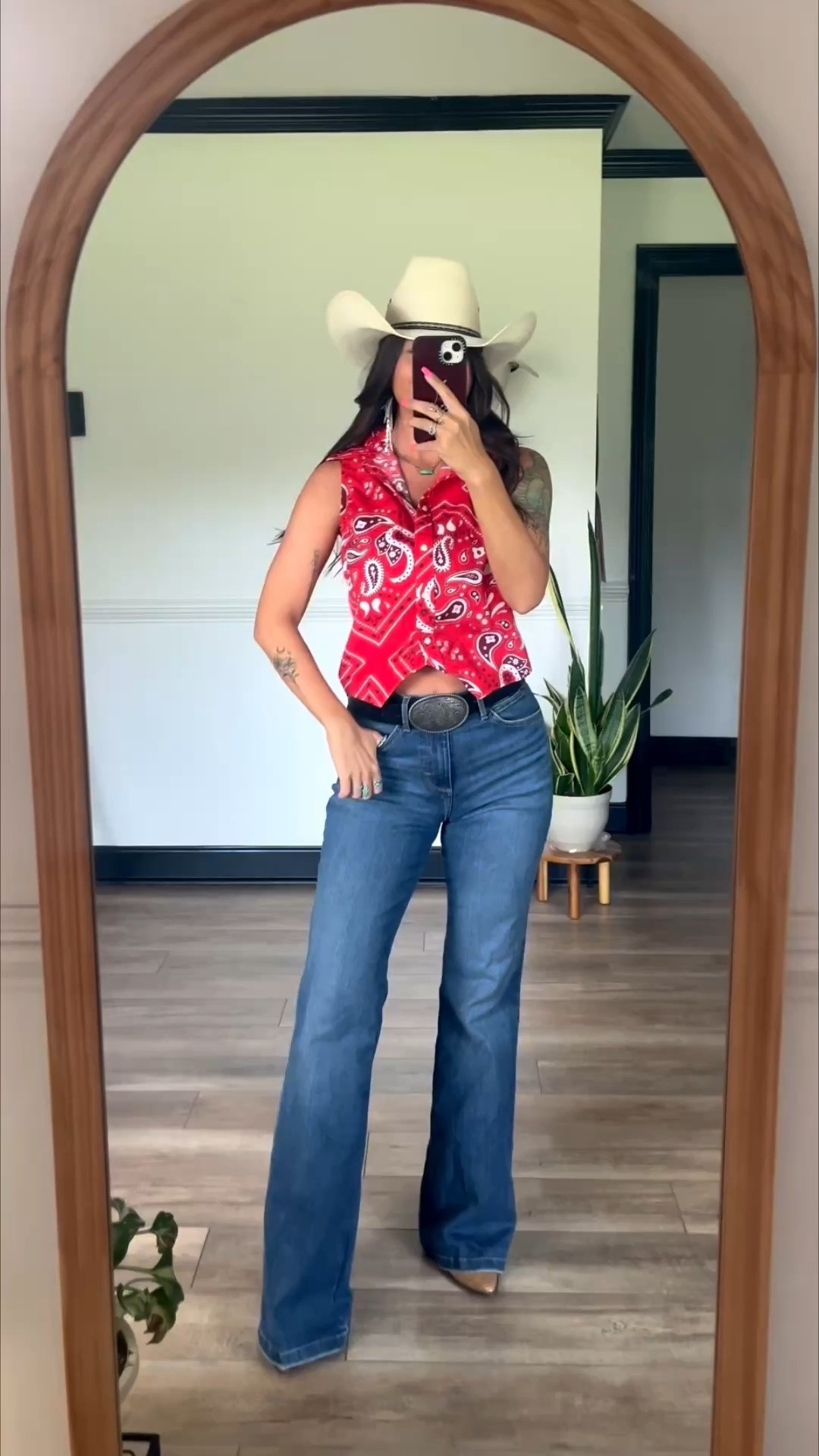 New @Wrangler bespoke jeans! 👖 I’m wearing the flare fit, size 27x34 (could have sized down because the stretch is that good) paired with pearl snap paisley top! Wearing xs 

#ad

#LTKgrwm #LTKootd #LTKSeasonal