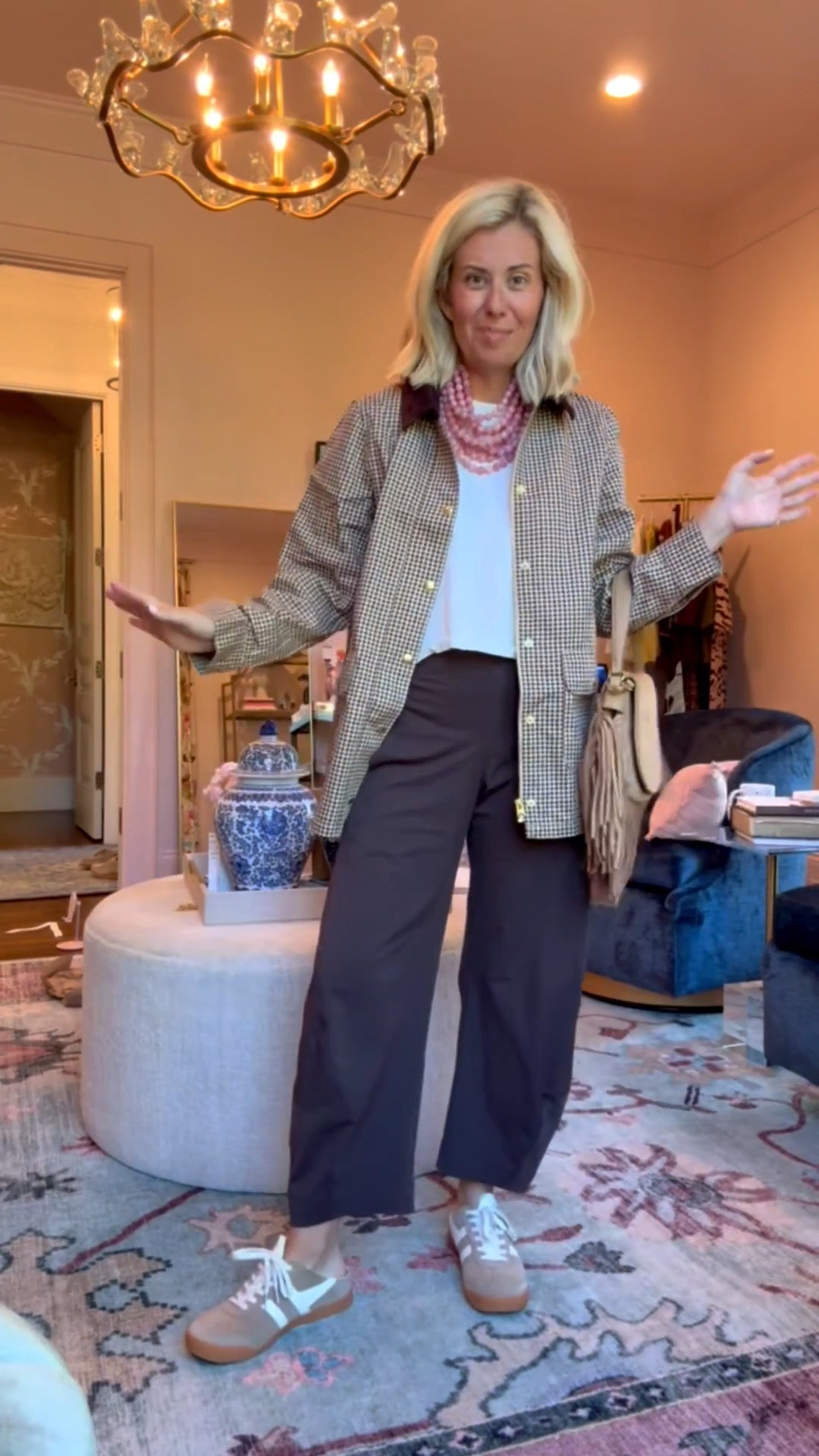 Jacket 62% off today!! 
Showing you how a statement jacket can make your outfit! 
Jacket - small
Tee - xs
Ruti Pants - 4P
Sneakers - 8tts
