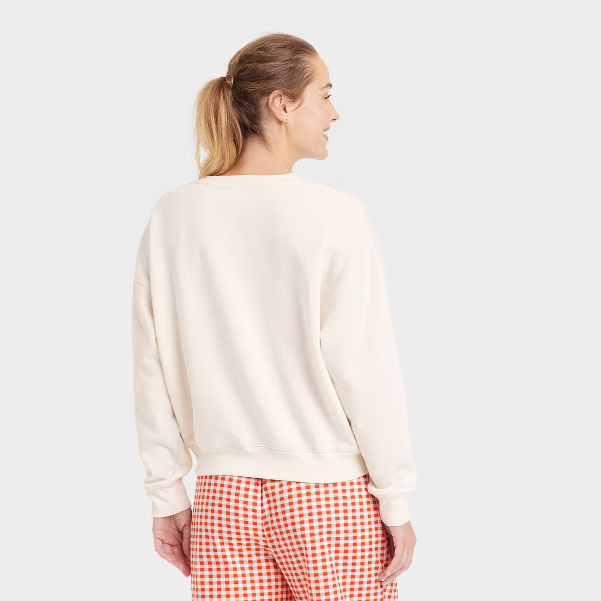 Women's Teddy Bear Heart Graphic Sweatshirt - Off-White XL | Target