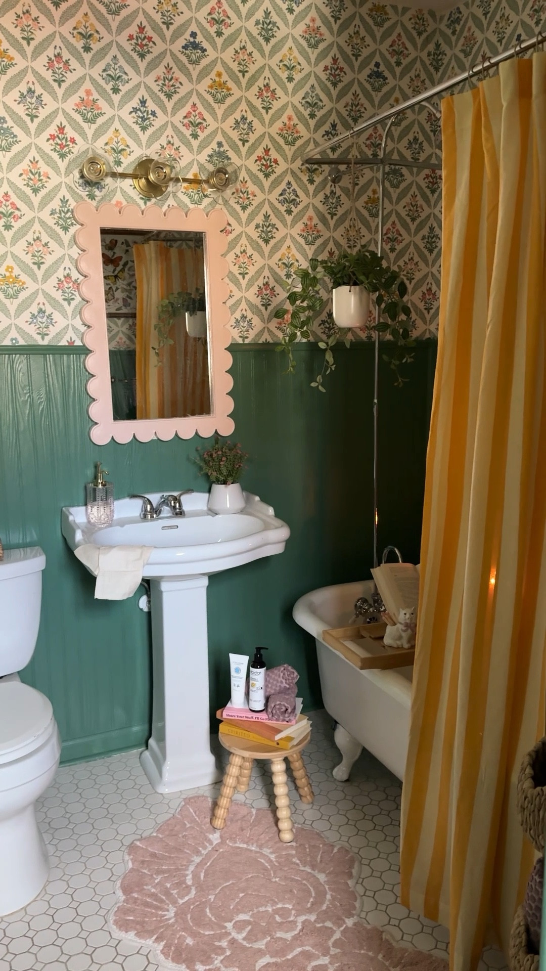 Bathroom makeover with wallpaper gifted from @riflepaperco and @york_wallcoverings 