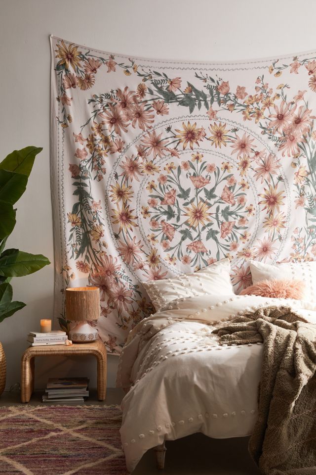 Clara Floral Tapestry | Urban Outfitters (US and RoW)