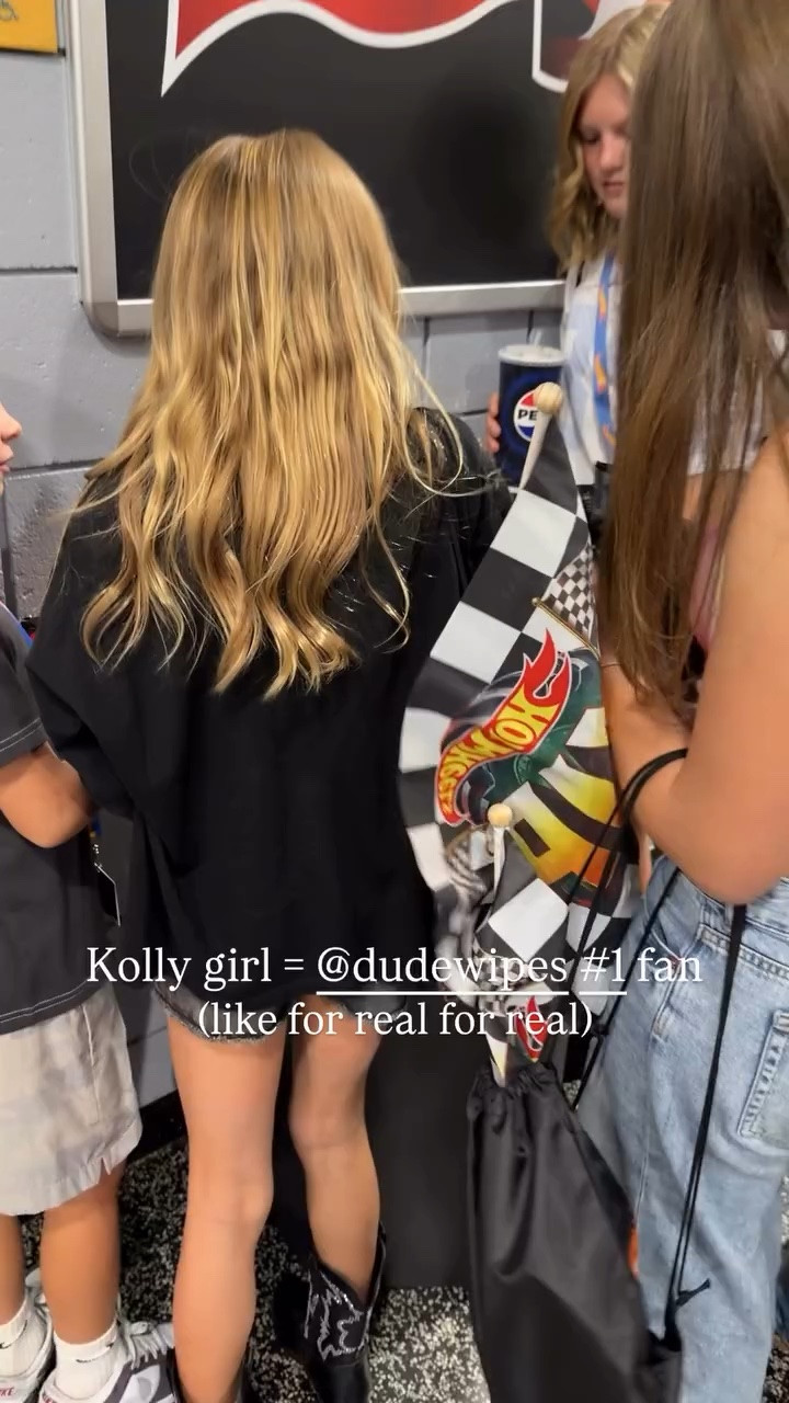 Kolly girl = @dudewipes #1 fan (like for real for real)