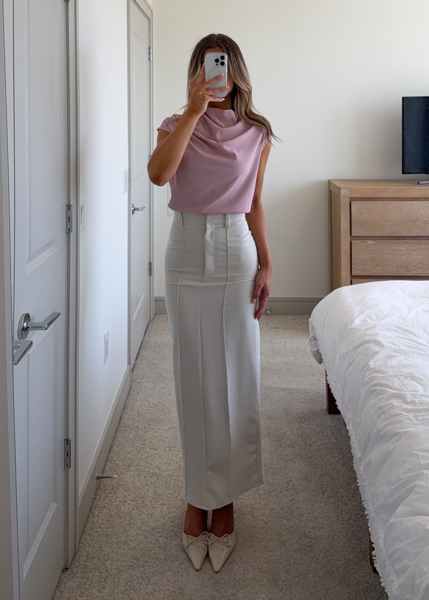 this amazon top is such a good dupe for Aritzia’s 🫶🏼 

#LTKWorkwear #LTKValentine