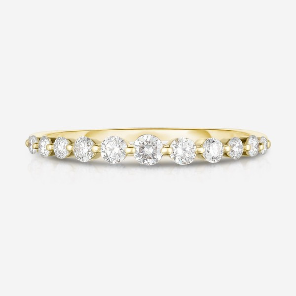 Graduated Single Prong Diamond Ring | Ring Concierge