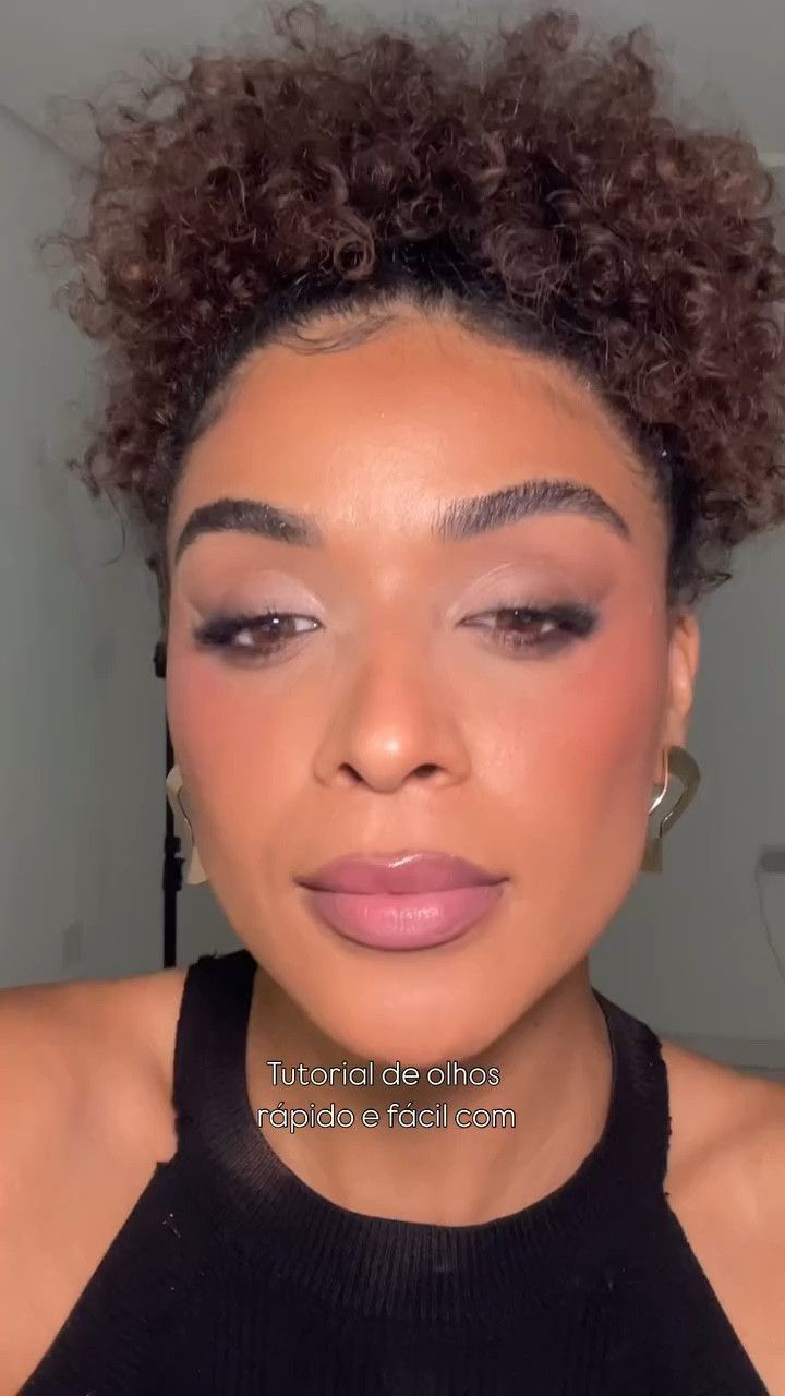 Tutorial rápido e fácil pra vocês minhas irmãs 🤎

#maquiadorasp #maquiagemx #maquiadoressp #tutorialmakeup #olhosmarrom #cordoano #mochamousse #pantone