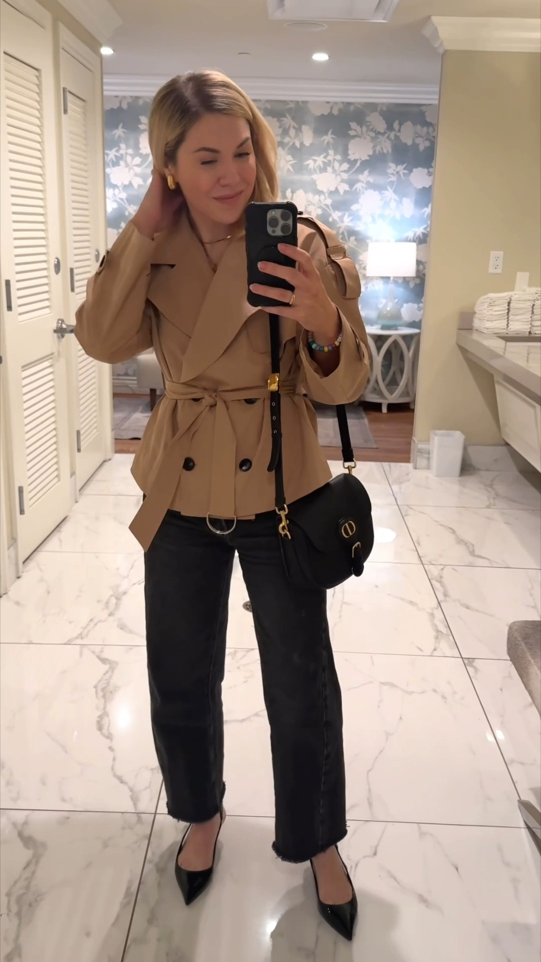 Cropped trenches are trending 🚨 
Trench coat
Fall outfit
Barrel jeans 

#LTKSeasonal

#LTKdayinmylife #LTKootd