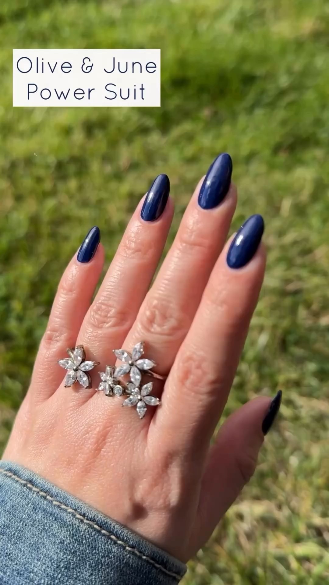 (Gifted) Loving this new @oliveandjune navy blue from the latest Fall collection! 🍁

Power Suit is described as a navy blue jelly, and this painted to opacity in 2 coats 💙 

Are you a fan of navy blues? 💅 

💸 Want to save on your order? Use CARINA20 for 20% off first Olive and June Systems. Link in bio ♥️ I am so grateful whenever you shop through my link! 🙏 

#oliveandjune #WeekendManis #athomemani #diynailsathome #nailpolish #nailtok #nailsnailsnails #cuticlecaretips #cuticlecare #longnails #nailgrowthjourney #nailgrowth #naturalnails #nailcaretips #nailcare #hydration101 #diynailsathome #gelnails #gelmani #fallnailinspo #fallnails #oliveandjunelunchbreak #oliveandjunedreamjob #oliveandjuneimaniinmeetings #oliveandjuneclockingoutearly #oliveandjunegoalgetter #oliveandjunepowersuit #oliveandjuneletscircleback