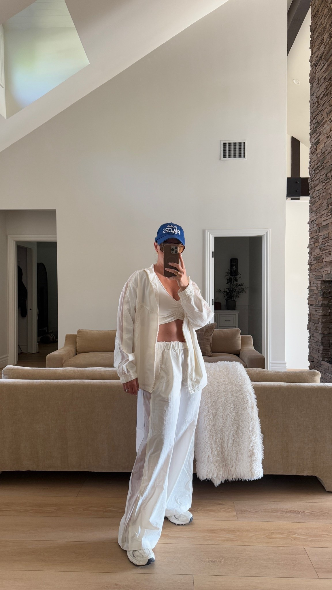 This Alo tracksuit is a VIBE! 

tracksuit l women’s l matching set l alo yoga