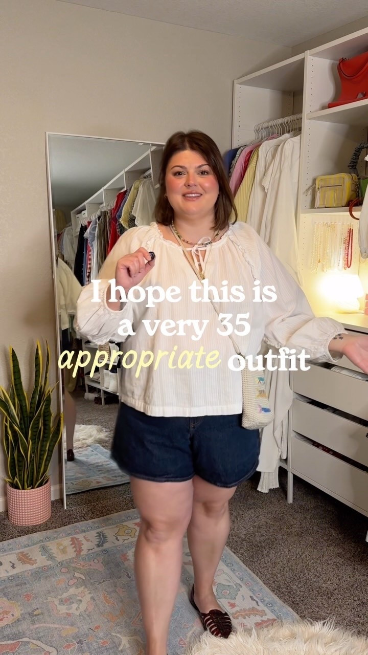 dressing my age 👀

day 7/30 shopping my closet and today I used @meredith.harrie as inspo for this classic & chic summer outfit ✨👗 

@abercrombie @walmart 
#shopmycloset #wearwhatyoulove #size1618 #myageoutfit #over30style
