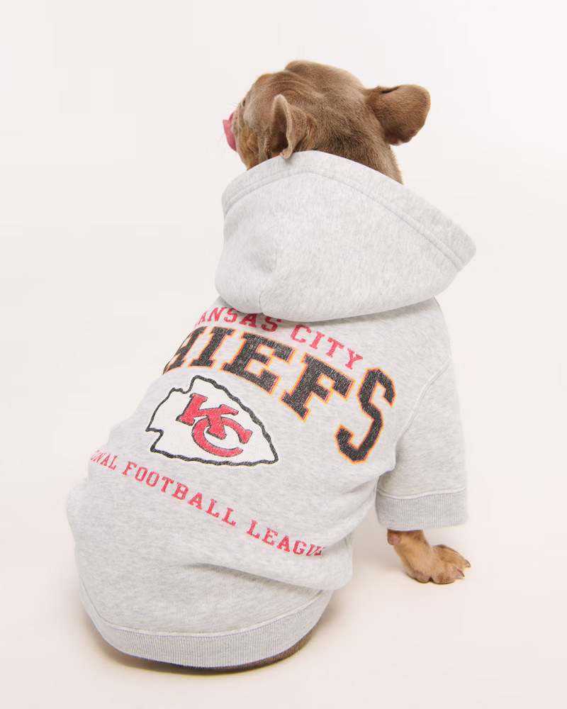 Women's Kansas City Chiefs Pet Pupover | Women's NFL Fall Outfits | Abercrombie.com | Abercrombie & Fitch (US)