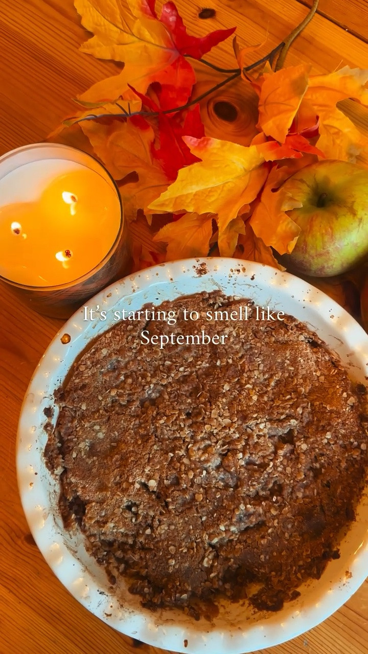 Apple crisp just smells like September to me. 🍎🍂 Maybe it’s because we always have tons of apples this time of year, and this is one of those recipes I make every fall. It’s easy, delicious, and makes the entire house smell SO good.

Here’s what you need:

• 4 cups apples, peeled & chopped
• ¾ tsp cinnamon
• 1 tbsp lemon juice

Topping
• ¾ cup packed brown sugar
• ½ cup flour
• ½ cup oats
• ¾ tsp cinnamon
• ¾ tsp nutmeg
• ⅓ cup butter, softened

How to make it:
• Toss the apples with cinnamon and lemon juice, then add them to a greased baking dish.
• Mix together the brown sugar, flour, oats, cinnamon, and nutmeg.
• Add the softened butter and use a pastry cutter, or just your hands, to mix until you have coarse crumbs.
• Sprinkle the topping evenly over the apples.
• Bake at 375°F for about 30 minutes, or until the apples are soft and the topping is golden brown.

That’s it! Super simple and absolutely delicious… especially warm with a scoop of vanilla ice cream. 😋

Comment APPLE and I’ll send you the full recipe, or you can find it at the link in my bio.

#applecrisp #applecrisprecipe #fallrecipes #fallvibes #easyrecipes