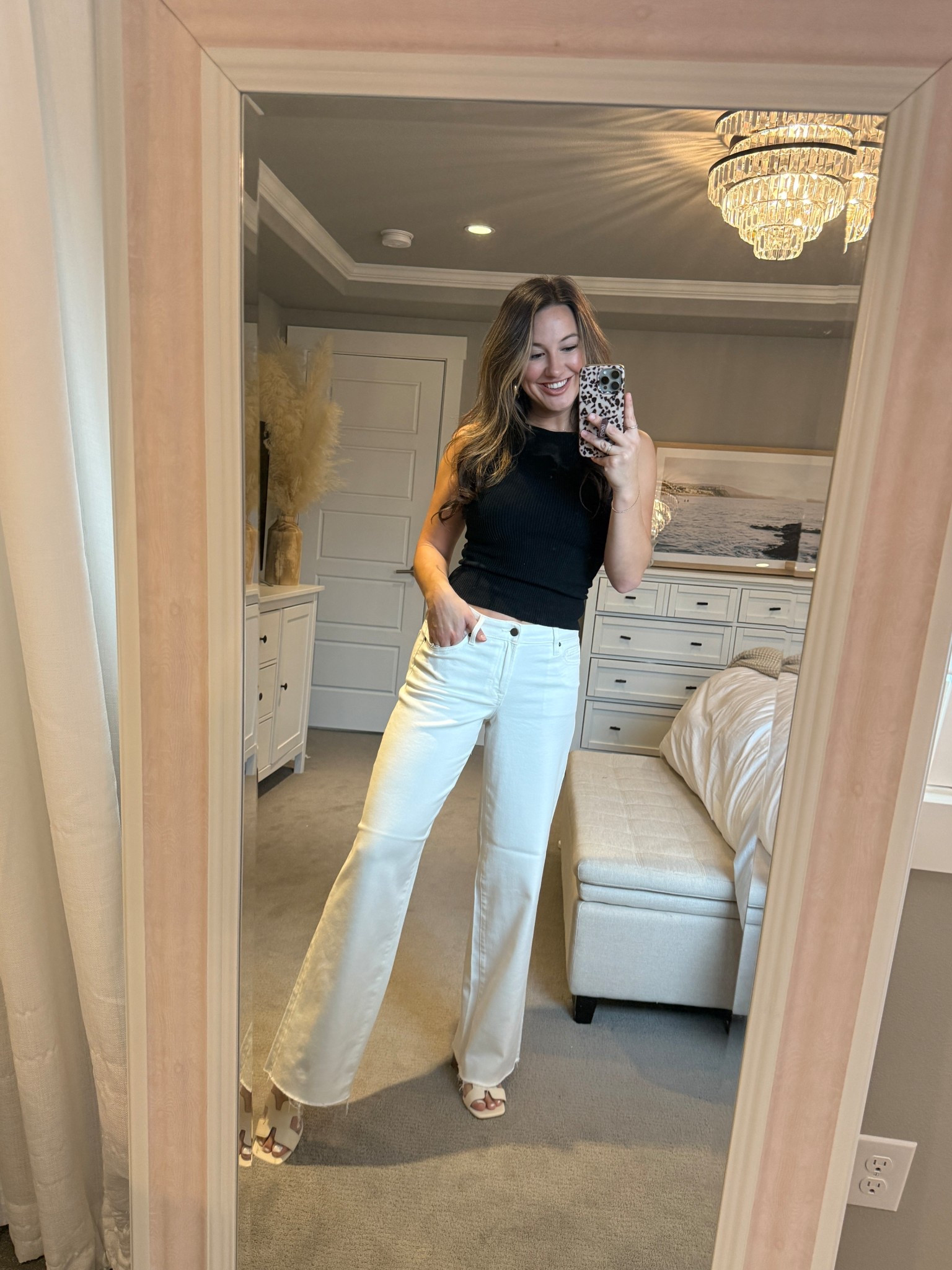 The perfect white pant. Truly. TTS wearing a 27. Use HEATHERSAVE35 for your order 💓