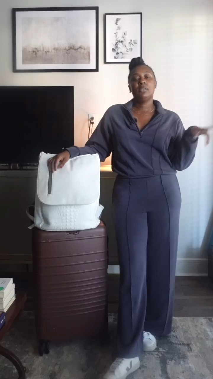 I will always choose comfort when traveling 

Set @victoriassecret 
🧳 @beis 
🎒 @totencarry 

#ootd #airportstyle #style #beis #totencarry