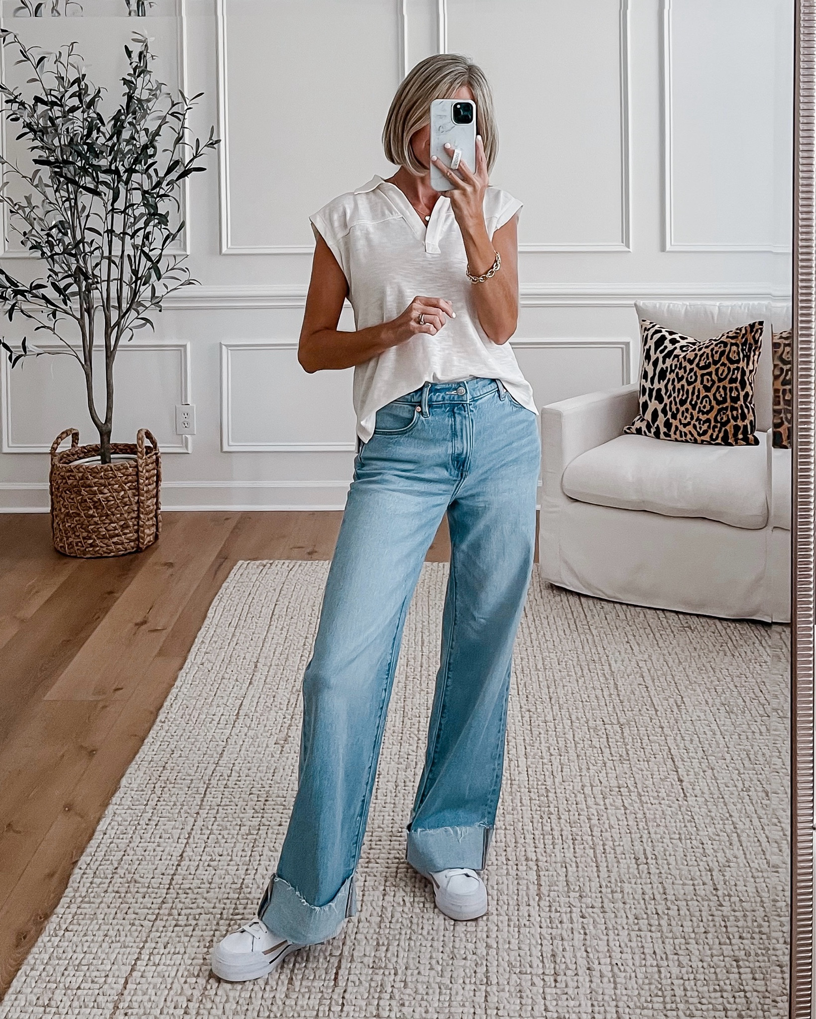 These high rise wide leg jeans are so fun! I love the raw hem cuff! Run big, I sized down, Wearing a 0/25





Light wash denim 
Fall outfit idea 
Neutral outfit 
Nike sneakers 

#LTKStyleTip #LTKOver40 #LTKSaleAlert
