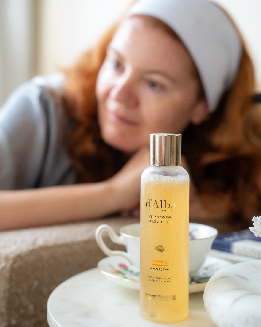 I’ve been loving the @dAlba_gloabl First Spray Serum for an instant boost of hydration and glow. Perfect for refreshing my skin throughout the day and the MUA secret to non-cakey makeup. If you buy anything during #AmazonPrimeDay make it this d’Alba spray serum!
#dalbapartner #GlassSkin #KBeauty #skincareroutine