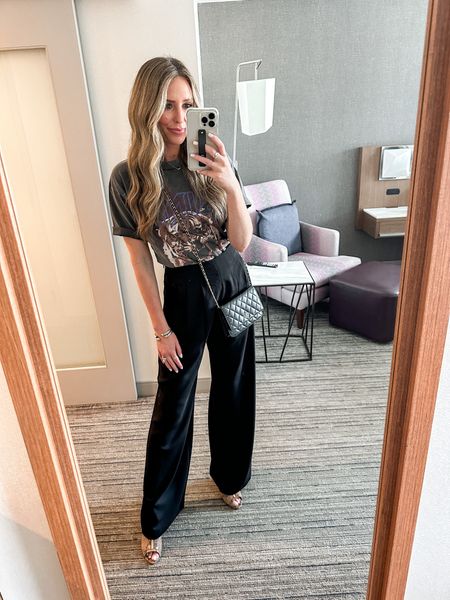 Wide leg pants / graphic tee / spring outfit 

Small in the tee. Linked similar pants 


#LTKstyletip #LTKshoecrush #LTKunder100