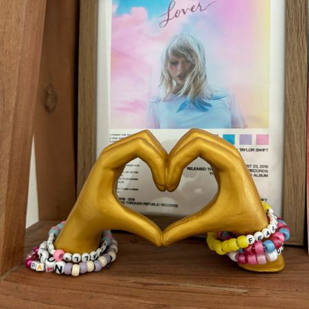 Give your teen girl a fun way to store her friendship bracelets with these gold heart hands. #swifty
#teengirlgift

#LTKkids #LTKfindsunder50 #LTKfamily