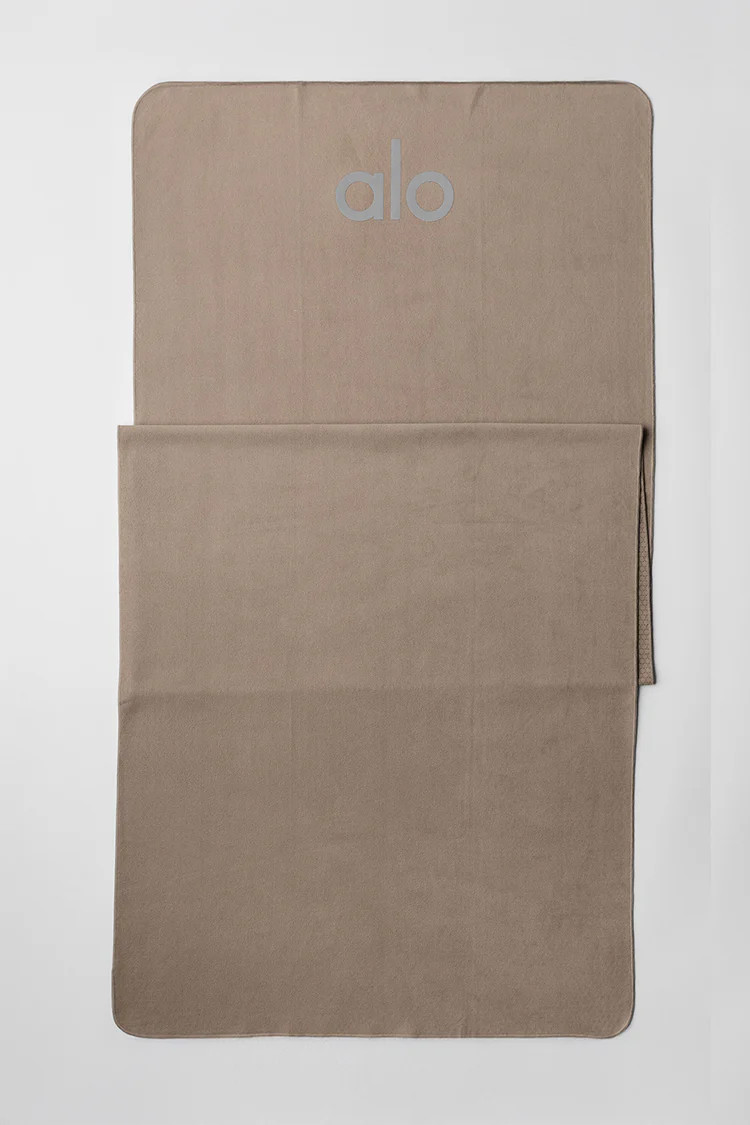 Grounded No-Slip Mat Towel | Alo Yoga