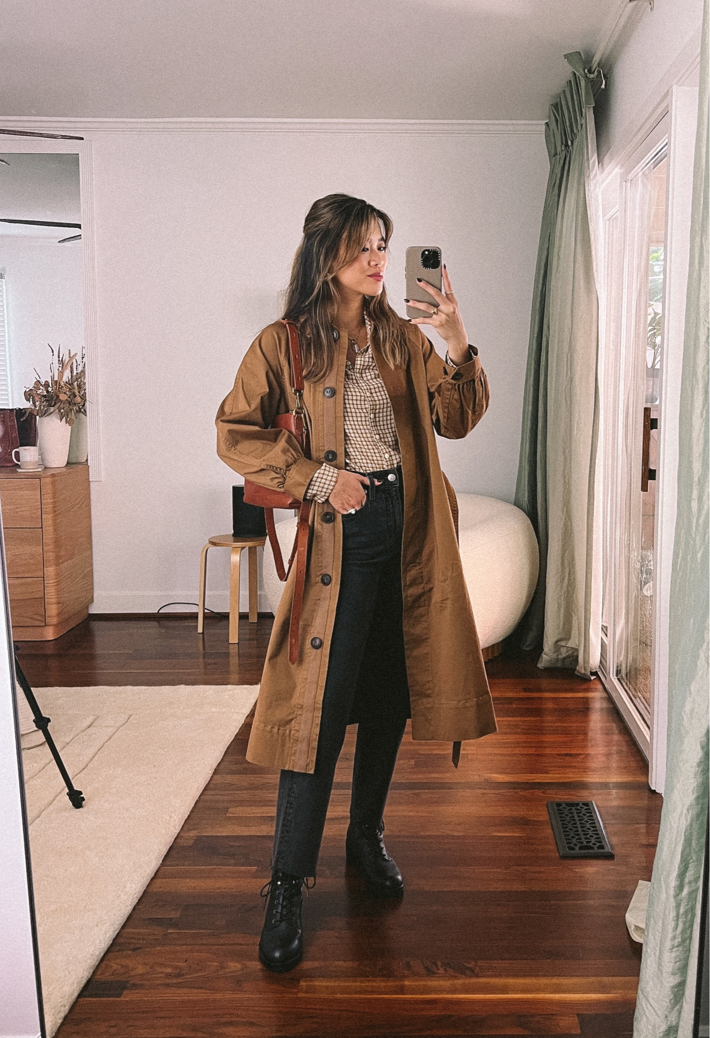 Staple fall Madewell trench coat and black jeans. 

Jacket - XXS/XS
Pants - 00/0

#fallfashion
#fallstyle
#falloutfits
#petitefashion
#jacket
#top
#blackdenim
#denim
#jeans
#blackjeans
#pants 
#seasonalfashion 
#handbag 
#blackbooties
#booties
#shoes 
#trenchcoat 

#LTKSeasonal #LTKworkwear #LTKstyletip