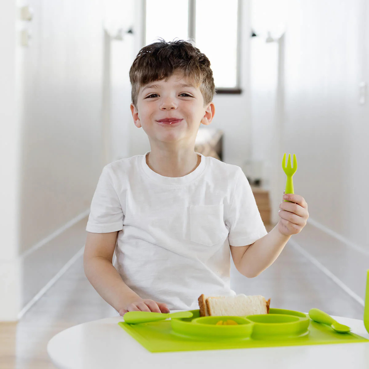 The Happy Mat by ezpz / Self-Suctioning Silicone Plate & Placemat | ezpz