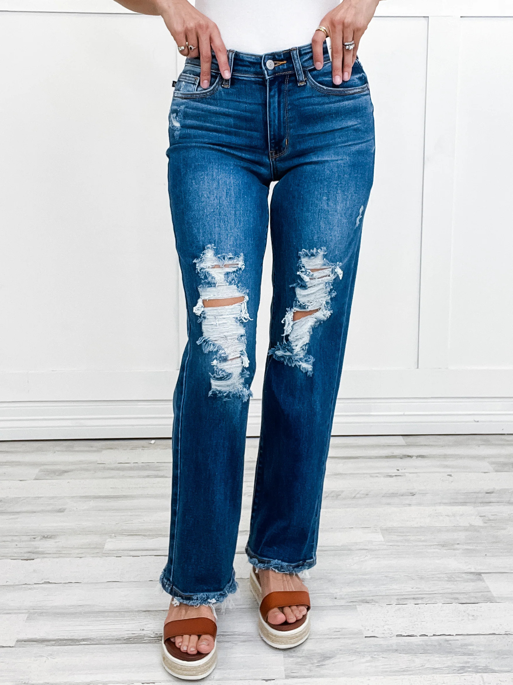 Judy Blue WEEKEND VIBES Mid-Rise Straight Leg Distressed Dad Jean | Emma Lou's Boutique