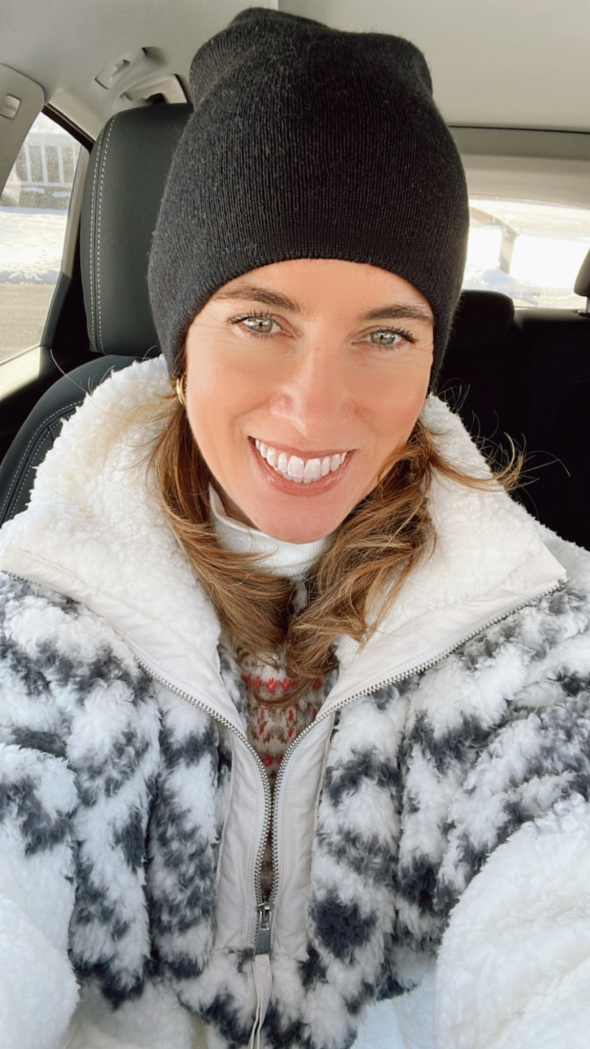 Cozy fleece Sherpa black and white pullover perfect for cold weather outfits 

#LTKdayinmylife #LTKootd #LTKOver40