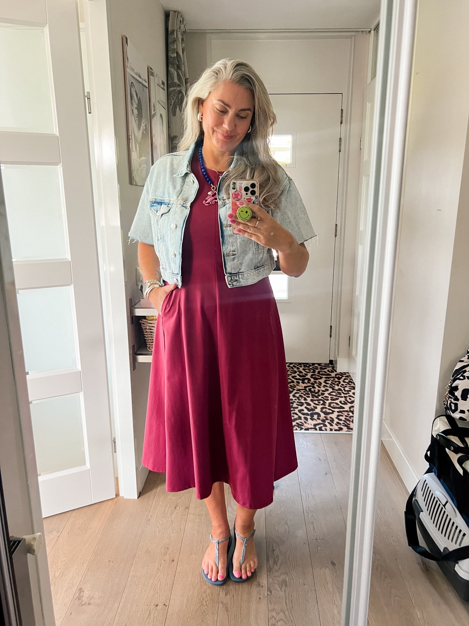 Ootd - Saturday. Burgundy ultra stretch Uniqlo dress (L, with pockets!), cropped denim jacket (M, Raizzed), glitter Ipanema sandals, cancer necklace and silver earrings. 



#LTKnederlands #LTKsummer #LTKeurope