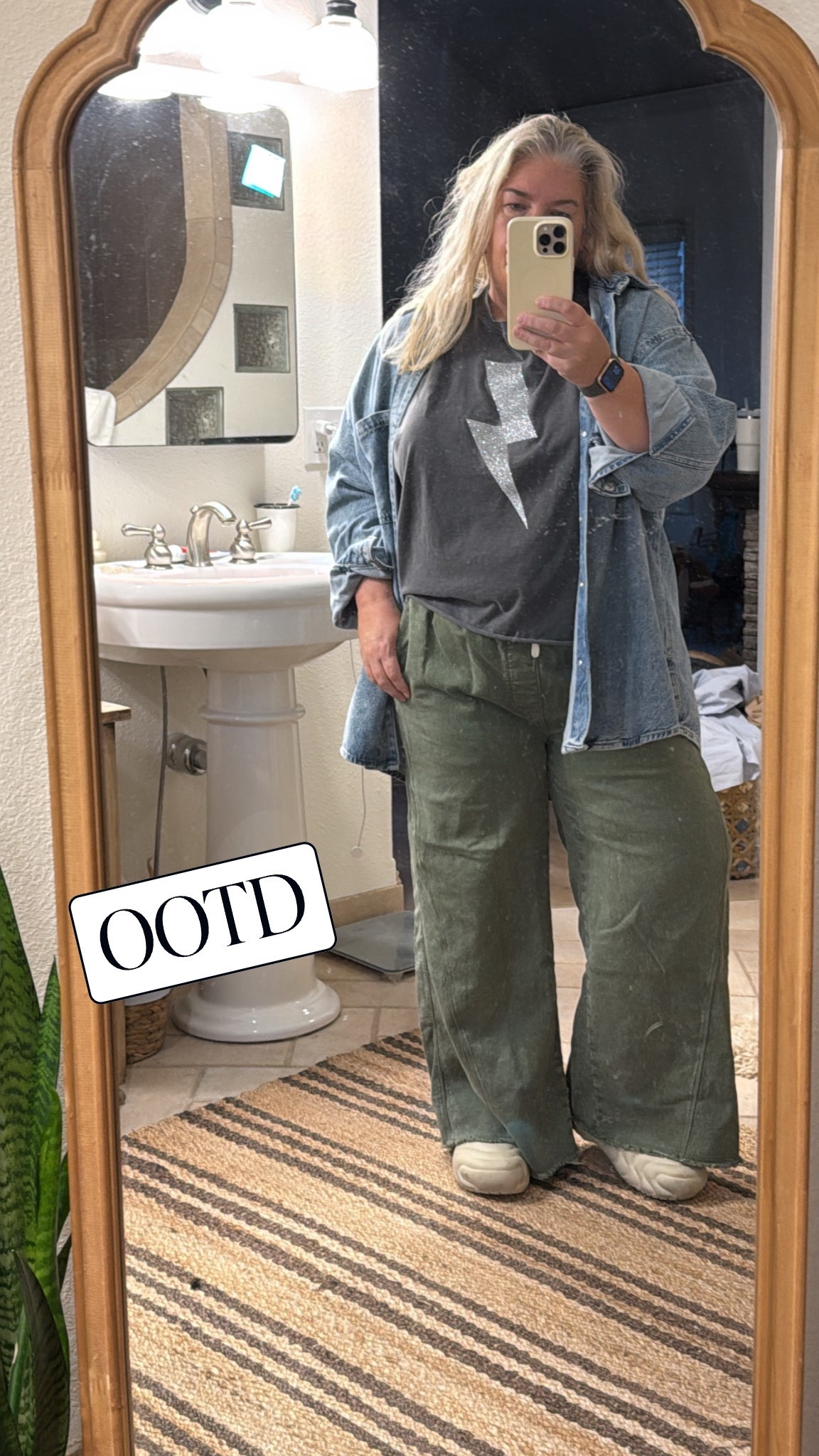 Fave coffee date #ootd pants are aerie size Large short. #springoutfit

#LTKSeasonal #LTKOver40 #LTKMidsize