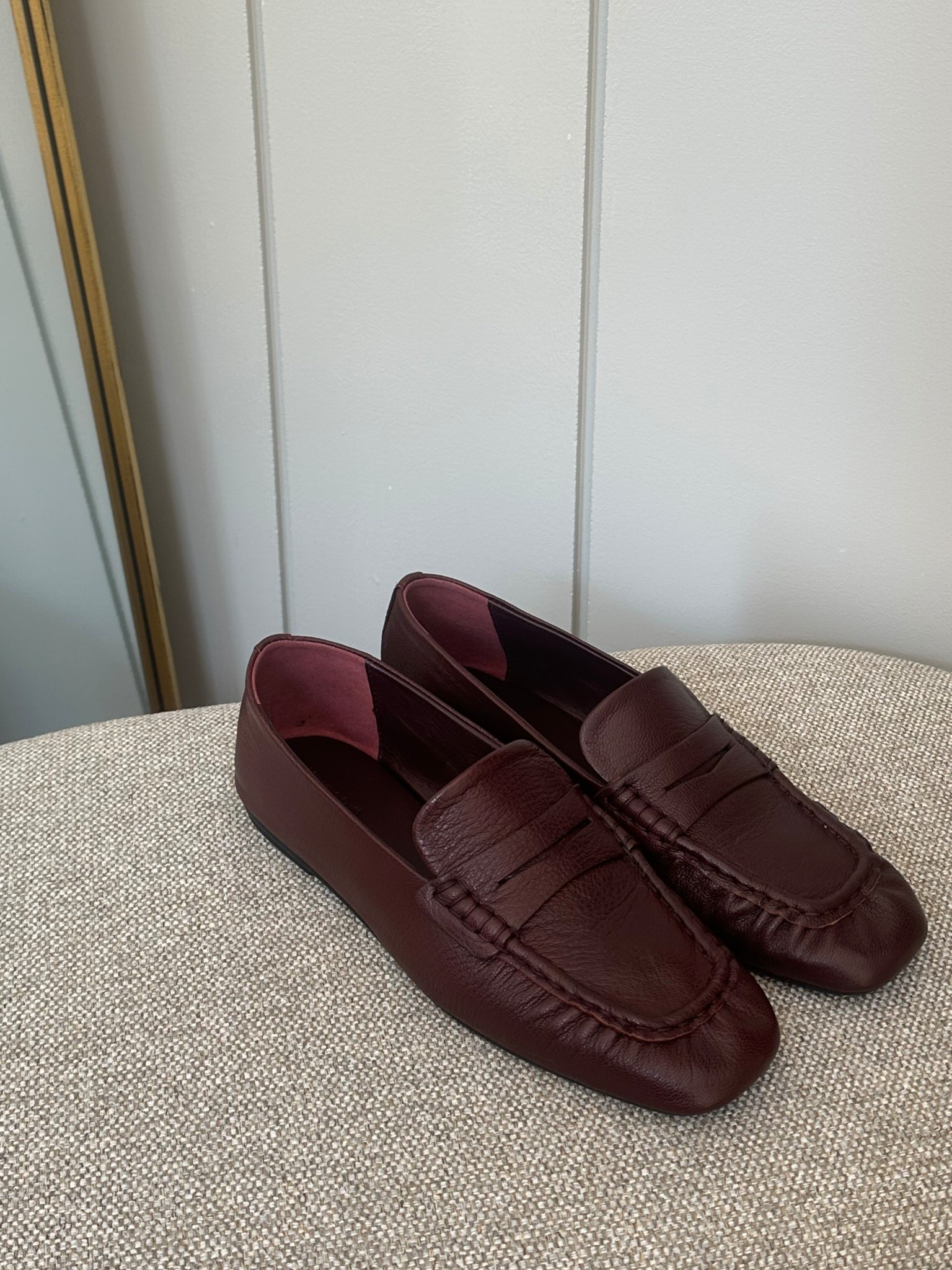 Burgundy loafers 

#LTKeurope #LTKautumn #LTKshoes
