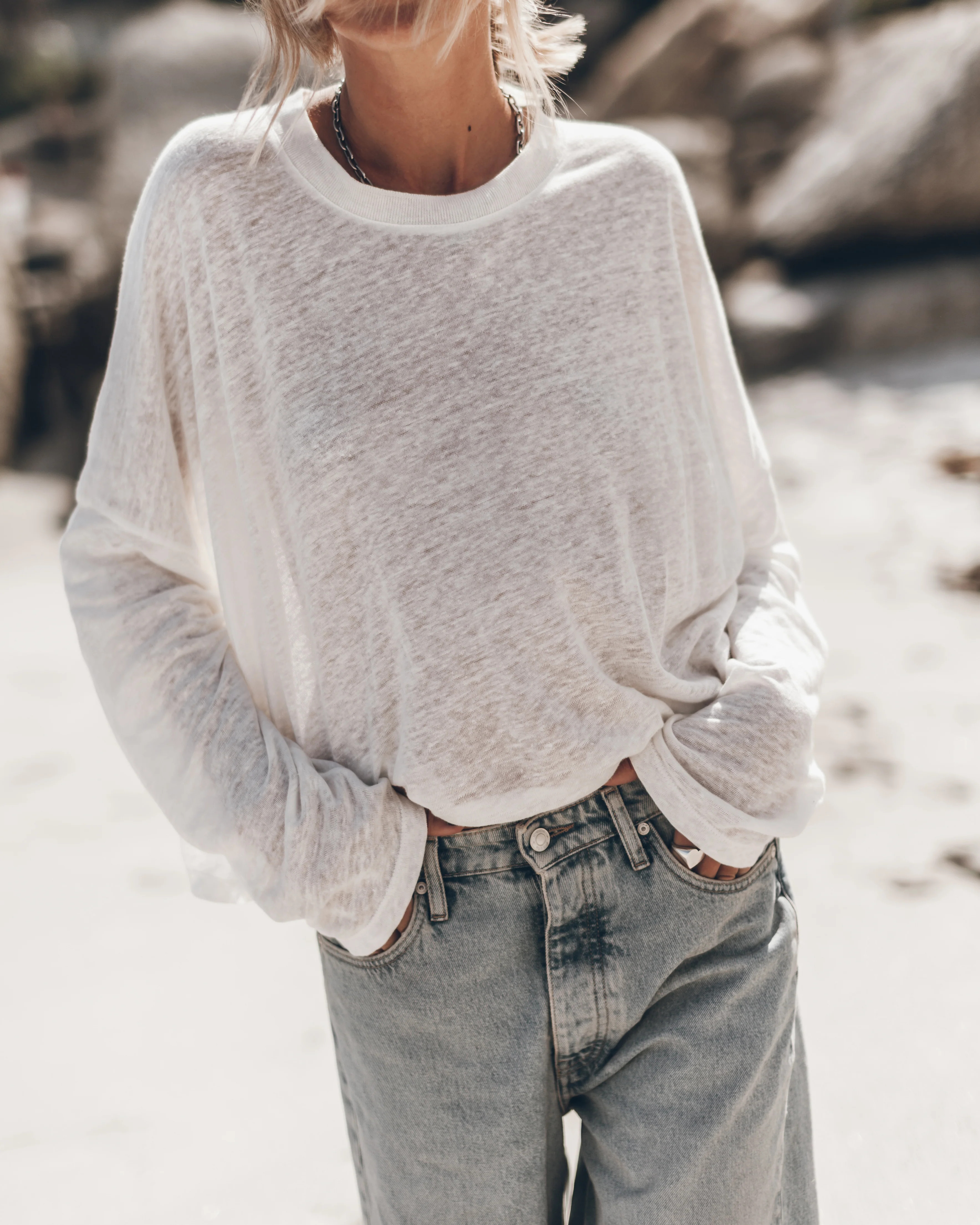 The White Loose Linen Longsleeve | MIKUTA