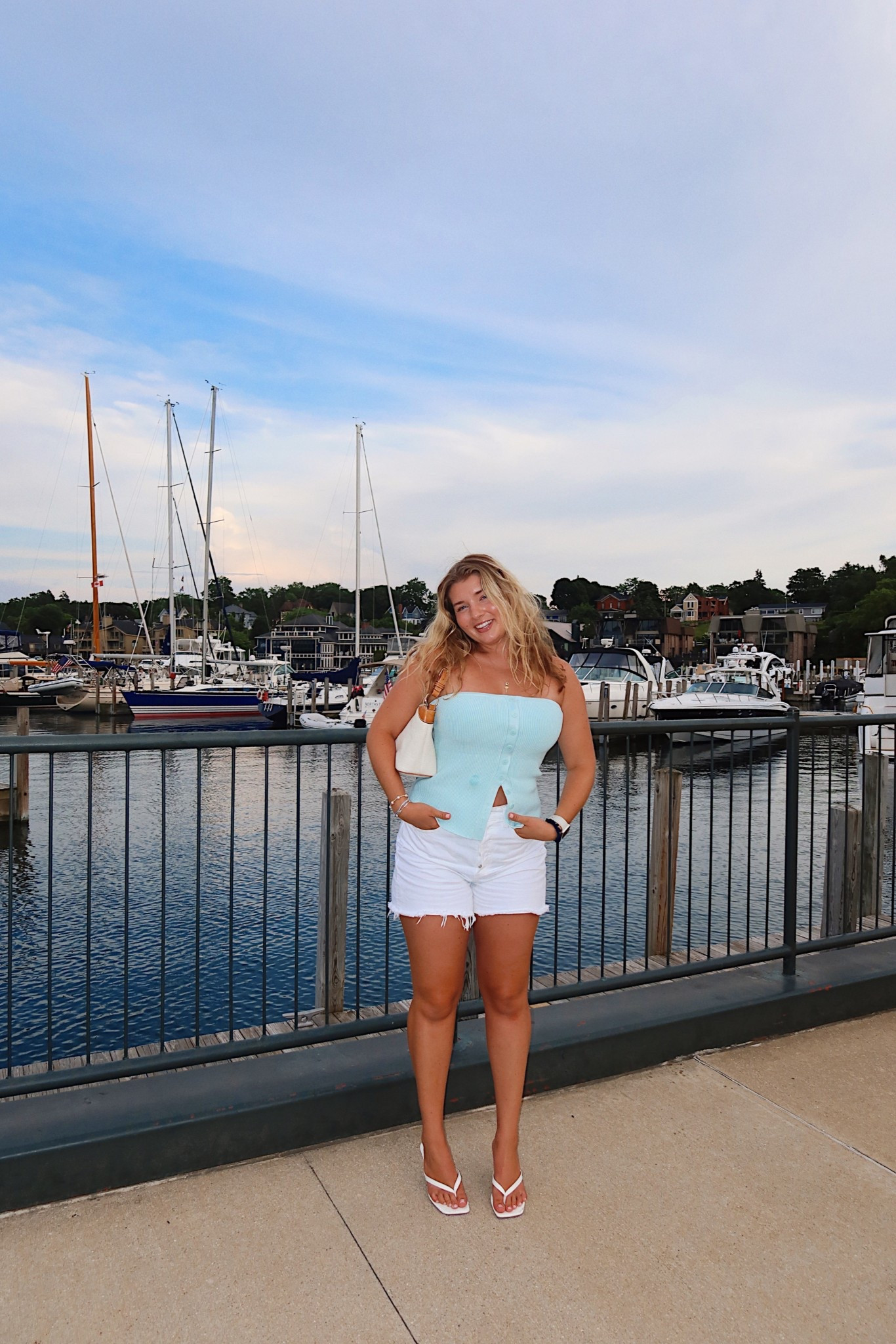 casual & chic

Michigan, Abercrombie, white denim, strapless top, kitten heels

#LTKFindsUnder50 #LTKStyleTip #LTKFindsUnder100