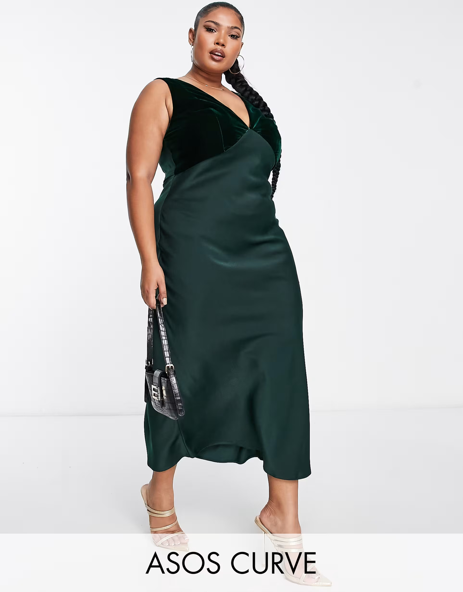 ASOS DESIGN Curve – Mittellanges Satin-Trägerkleid in Tannengrün mit Oberteil-Detail aus Samt | ASOS (Global)
