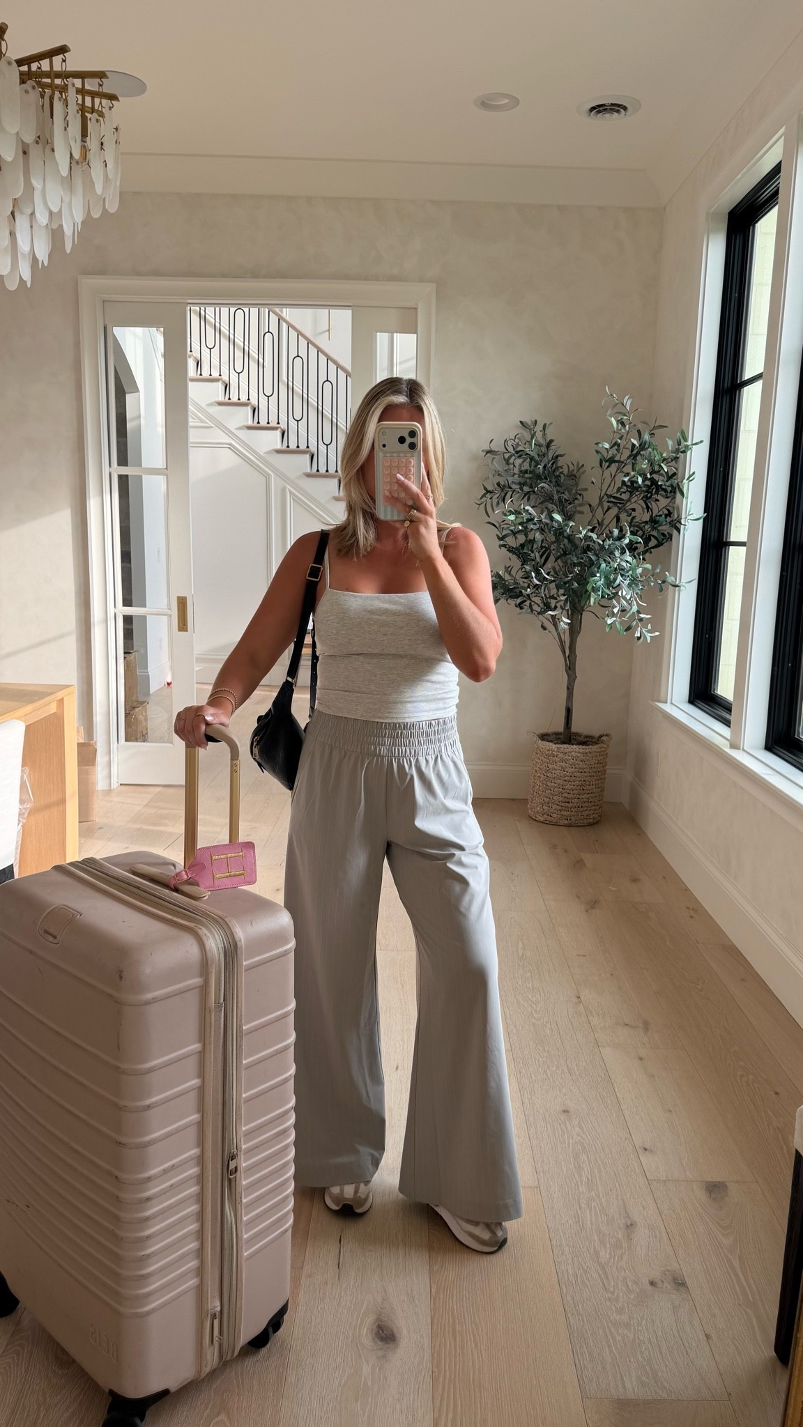 Wearing this comfy chic lounge set for my travel day I just got from @Vuori US! I’m gonna need more colors in these pants they are so good!

#LTKootd #LTKActive