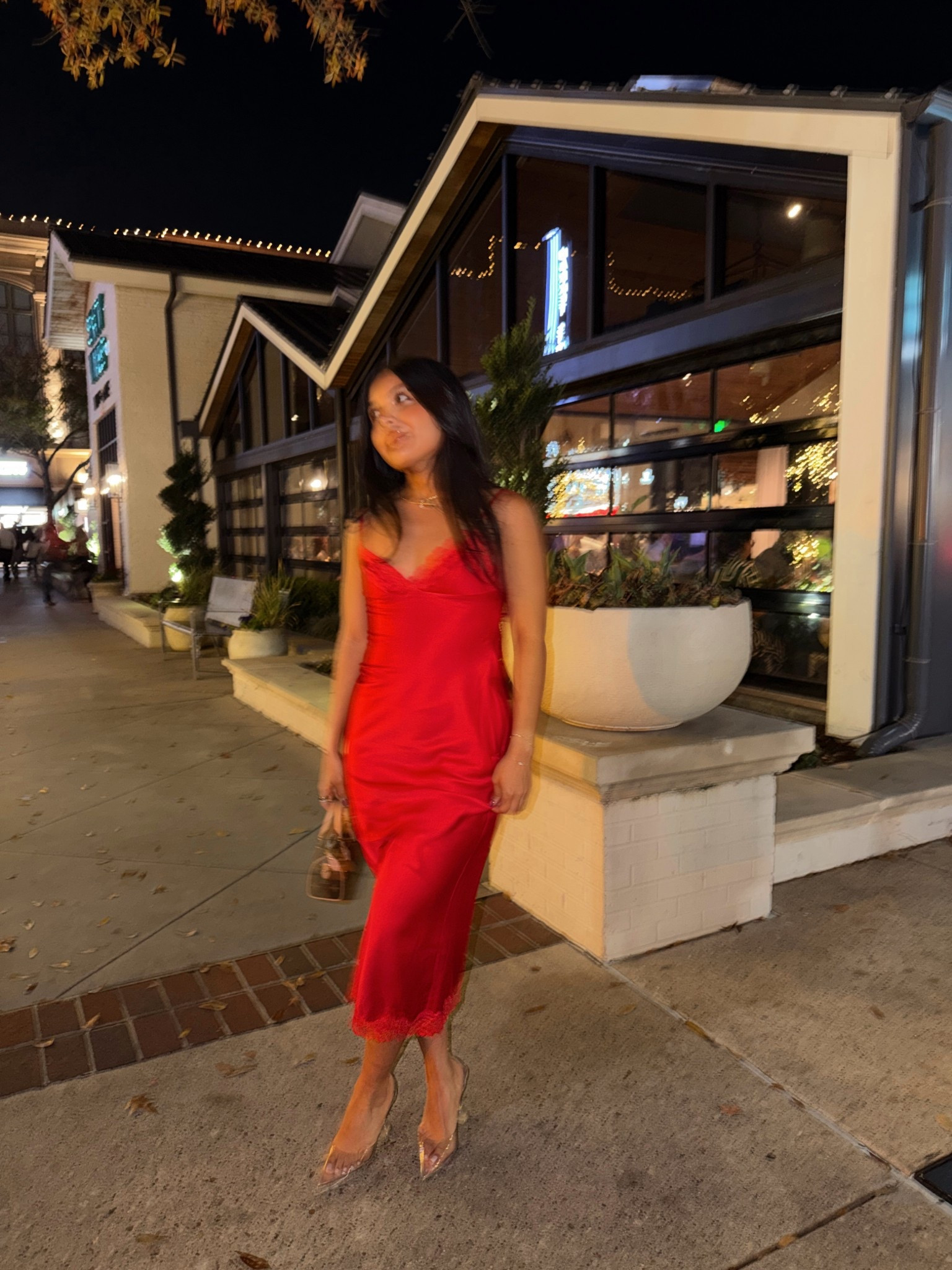 Size small A cup! Perf valentines dress but still timeless 💌❣️