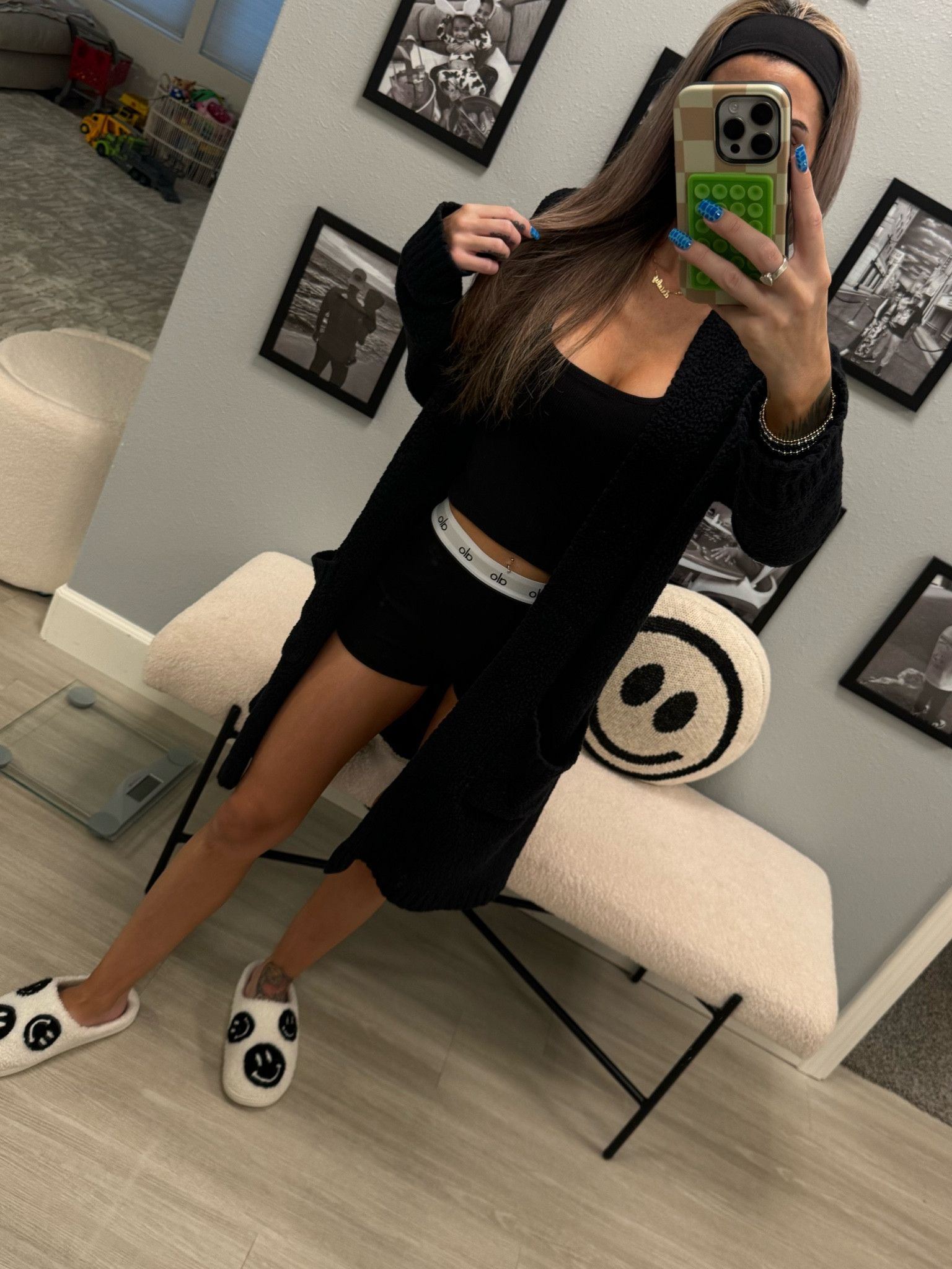CUTEST ALL BLACK LOUNGEWEAR 


#LTKfindsunder50 #LTKfindsunder100